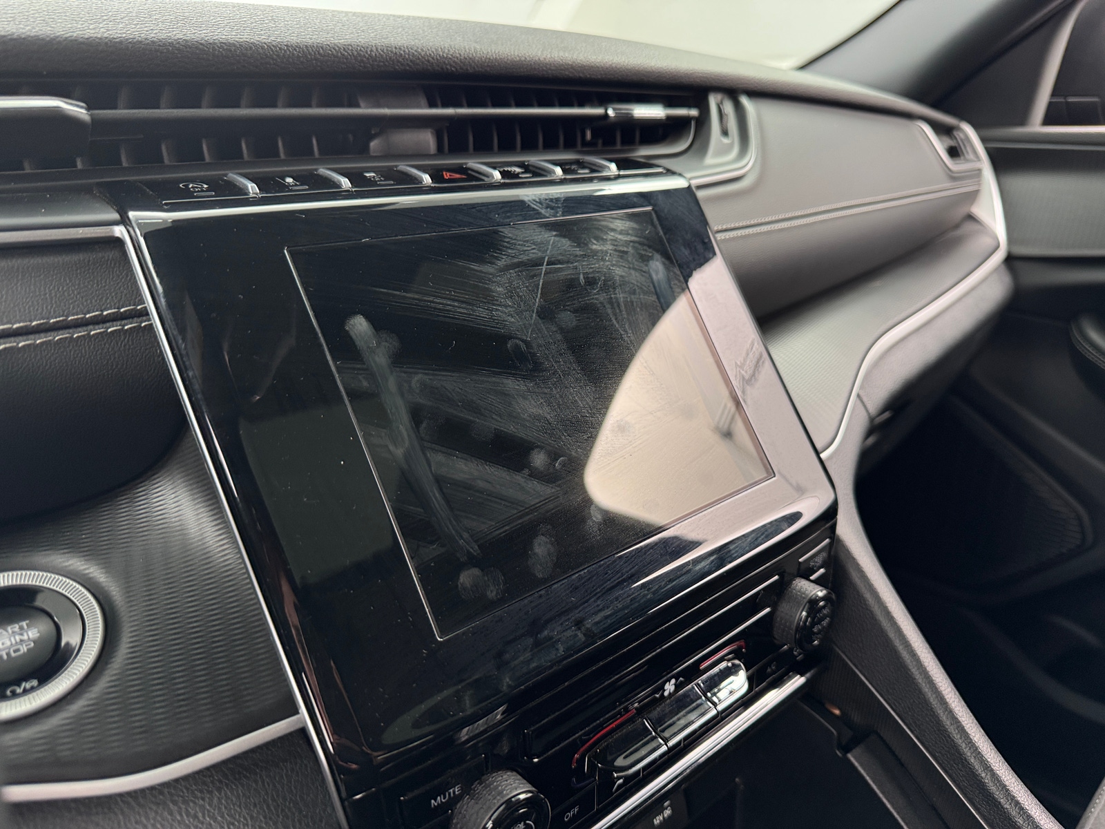 Thumbnail: 2025 Jeep Grand Cherokee - 4