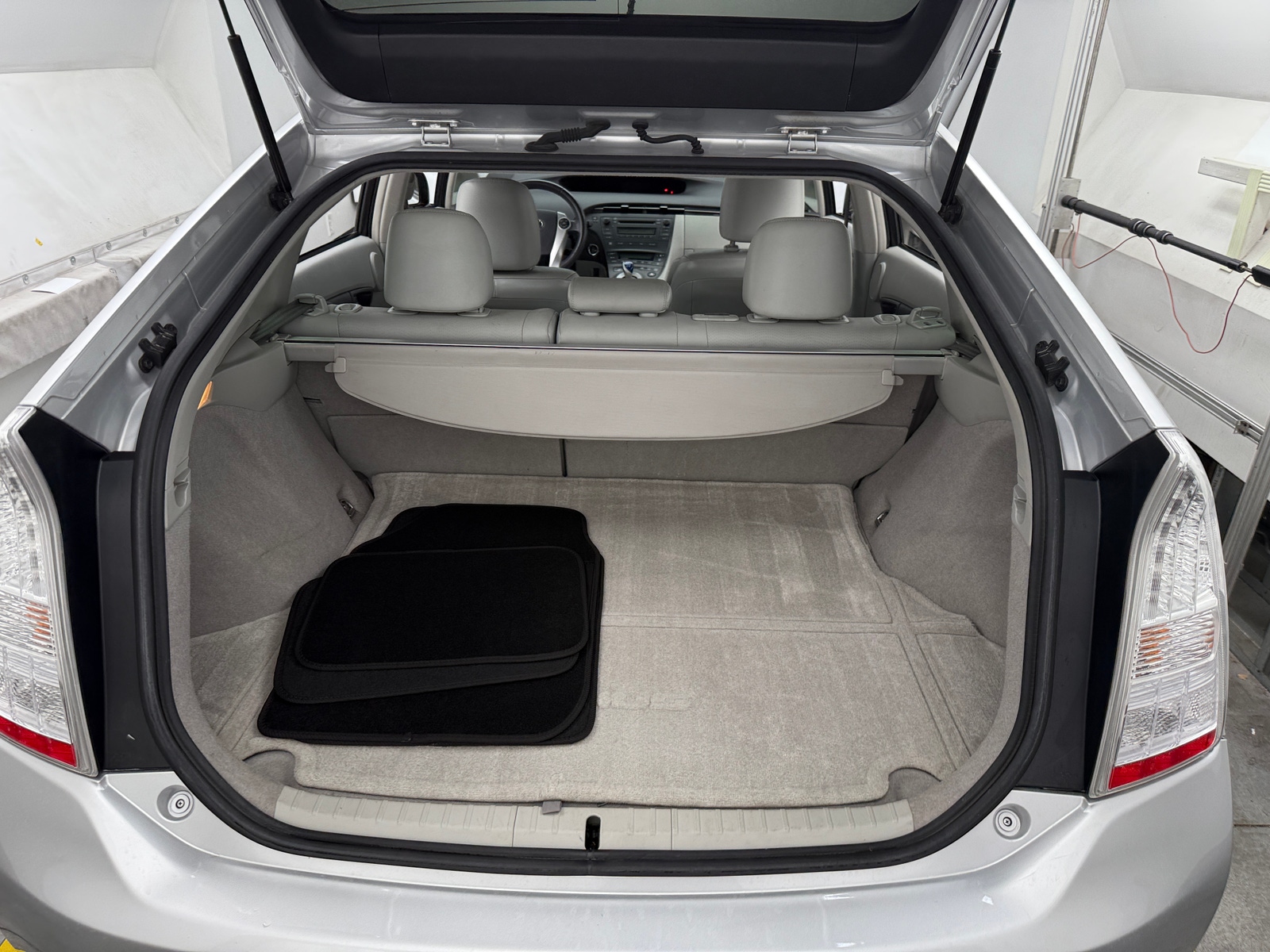 Thumbnail: 2011 Toyota Prius - 6