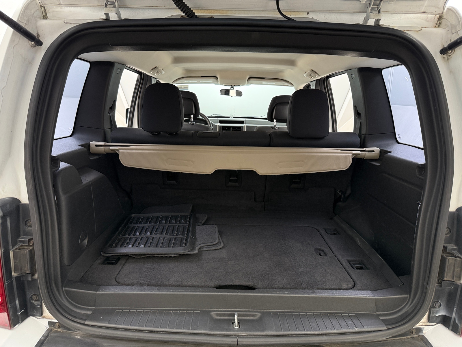 Thumbnail: 2012 Jeep Liberty - 7