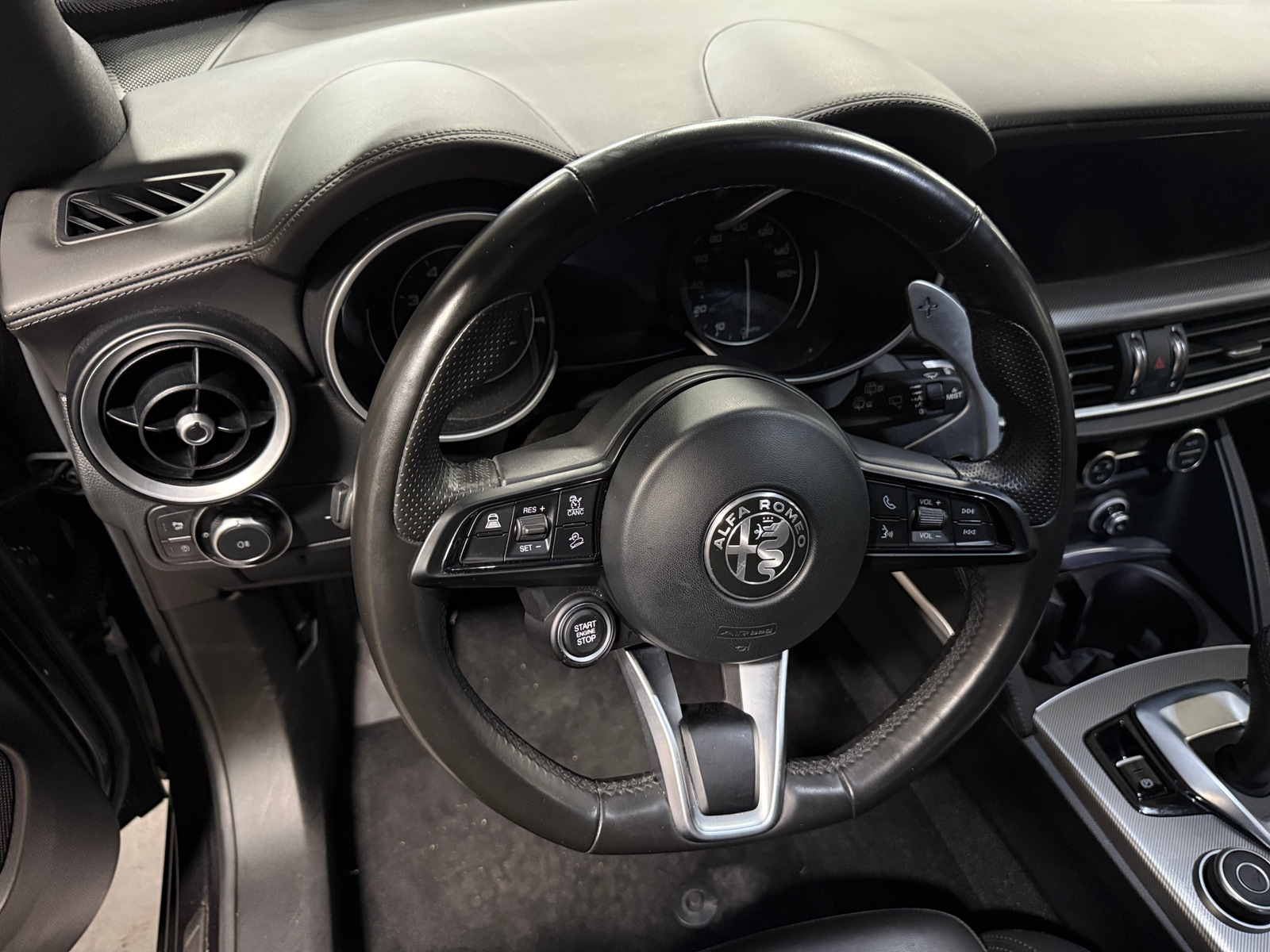 Thumbnail: 2022 Alfa Romeo Stelvio - 4