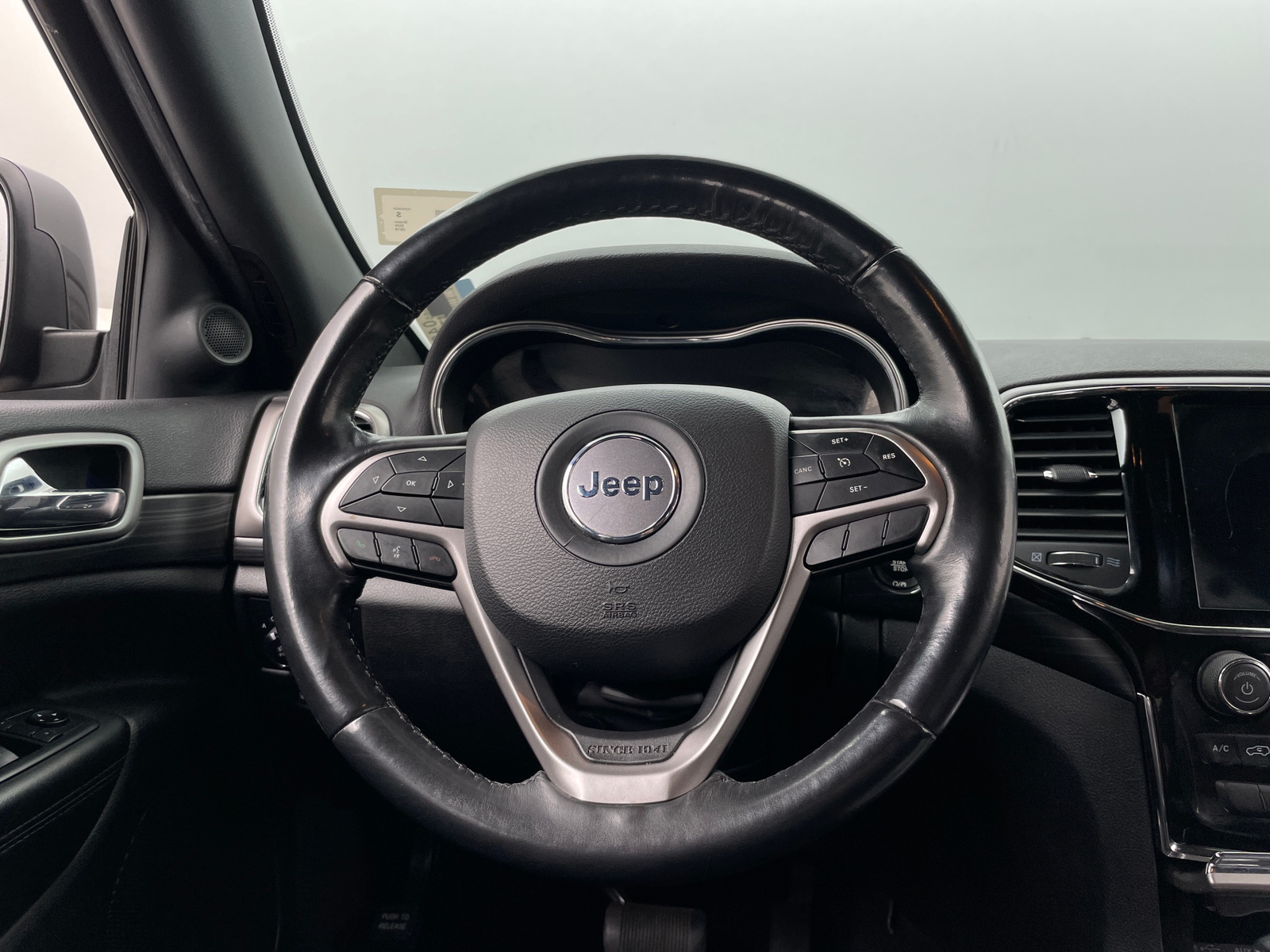 Thumbnail: 2019 Jeep Grand Cherokee - 4