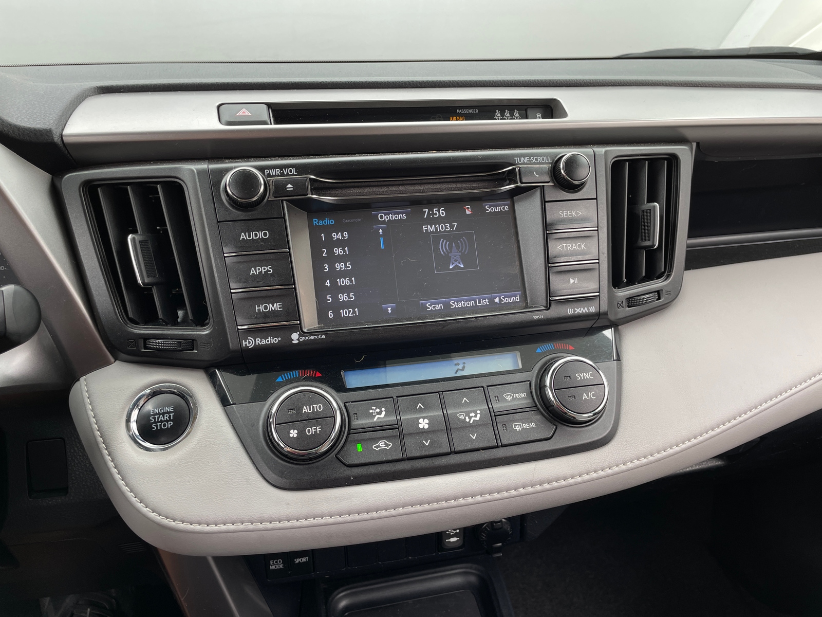 Thumbnail: 2018 Toyota RAV4 - 4