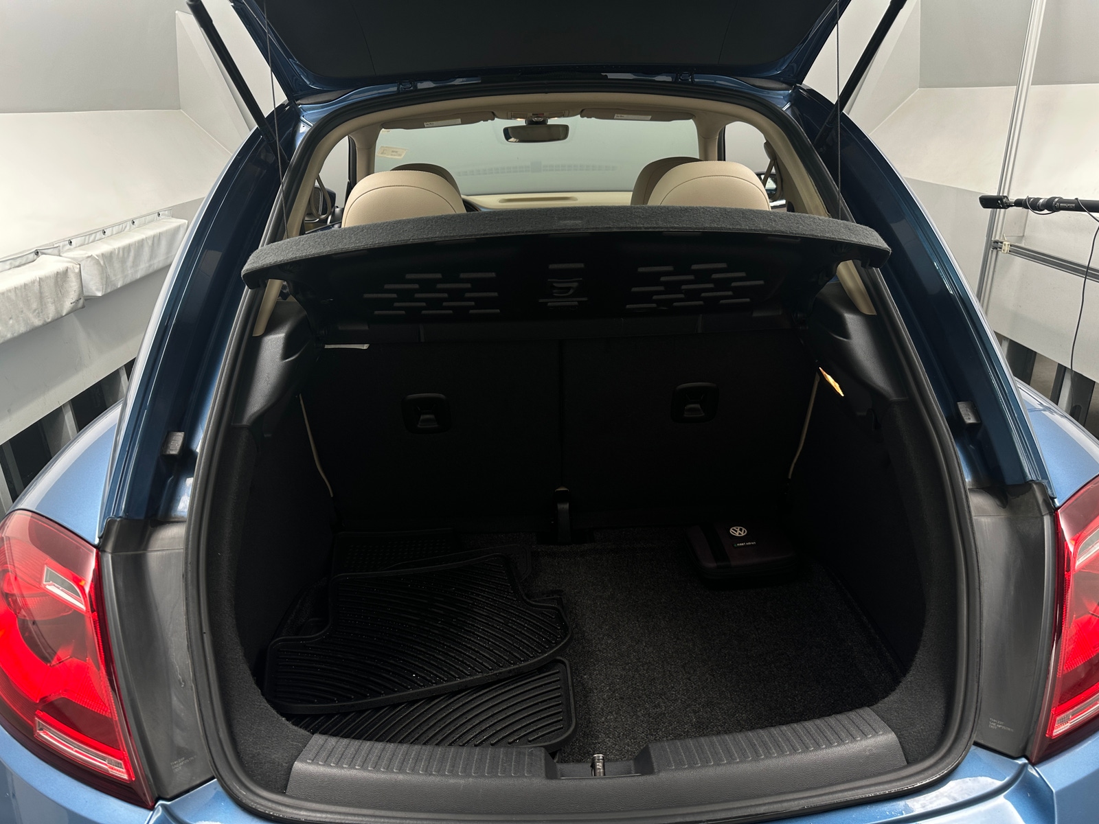 Thumbnail: 2019 Volkswagen Beetle - 6