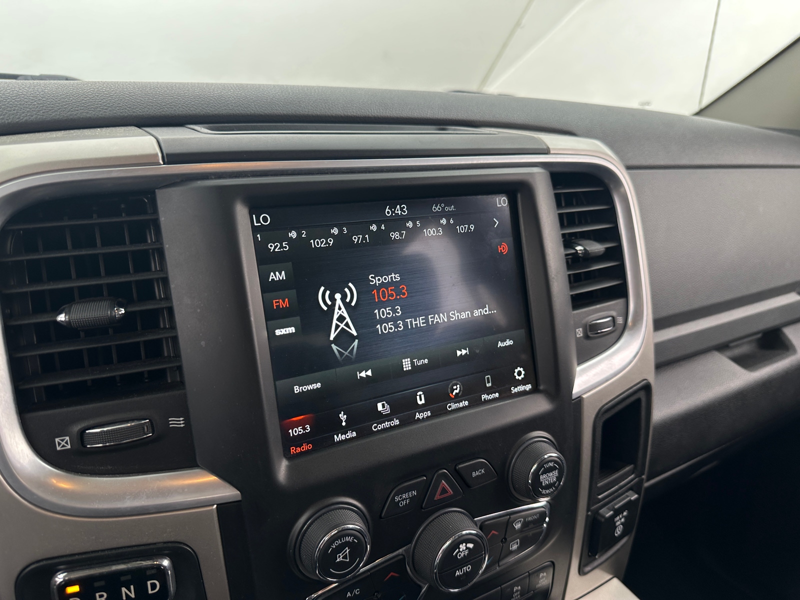 Thumbnail: 2019 RAM 1500 Classic - 4