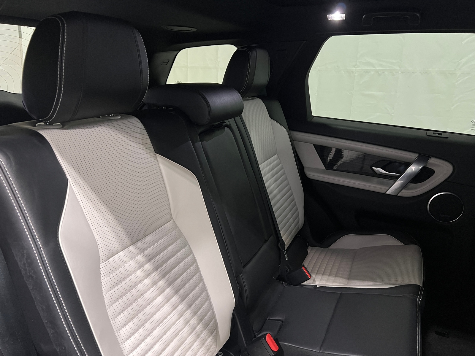Thumbnail: 2020 Land Rover Discovery Sport - 5