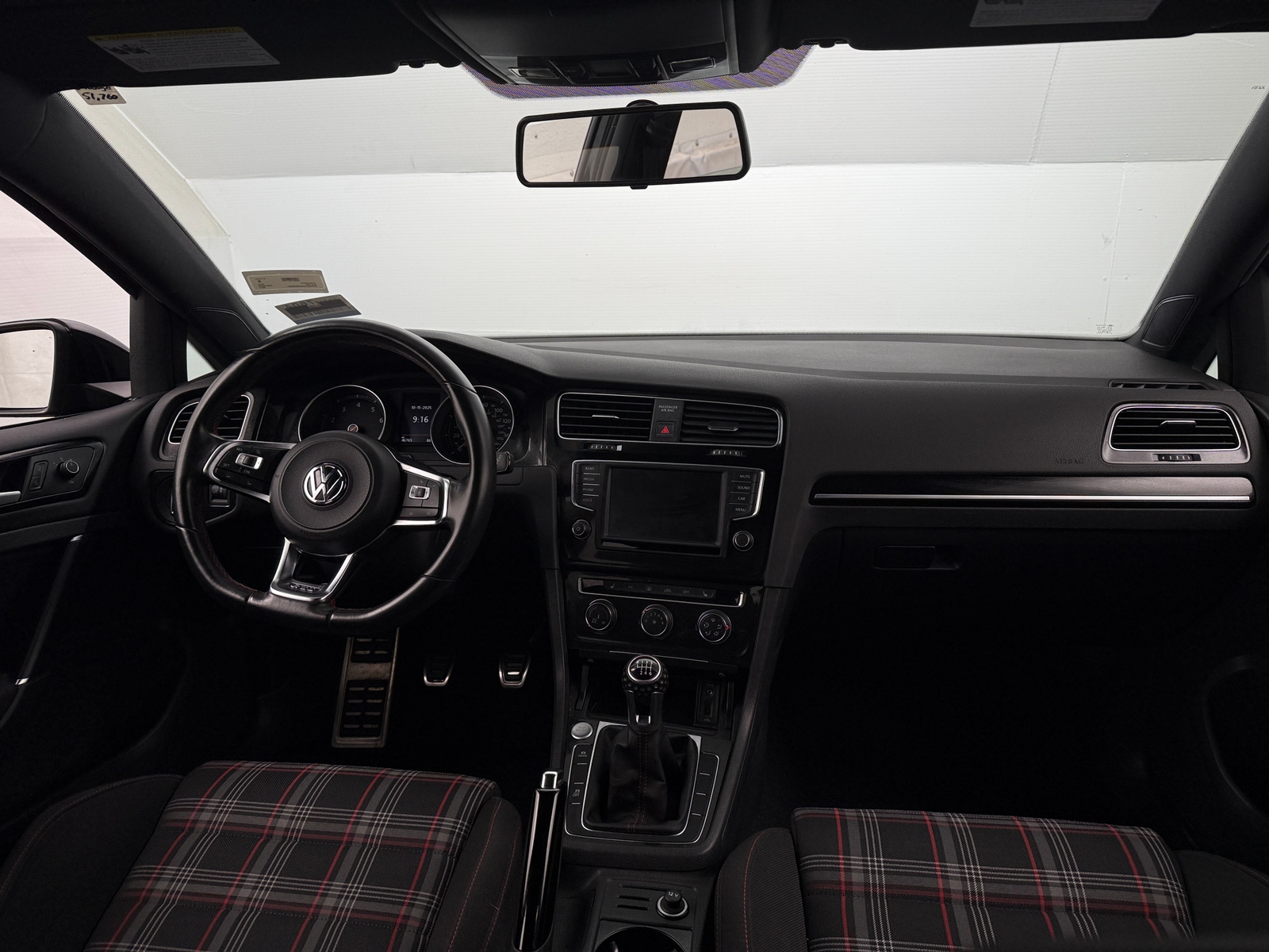 Thumbnail: 2017 Volkswagen Golf - 3