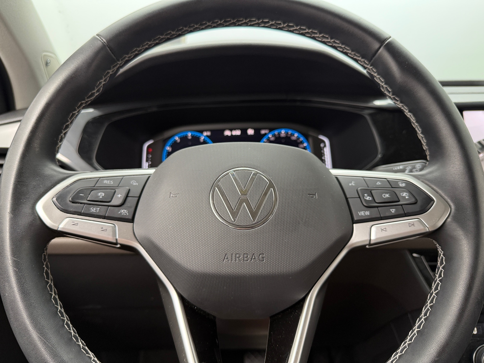 Thumbnail: 2022 Volkswagen Taos - 4