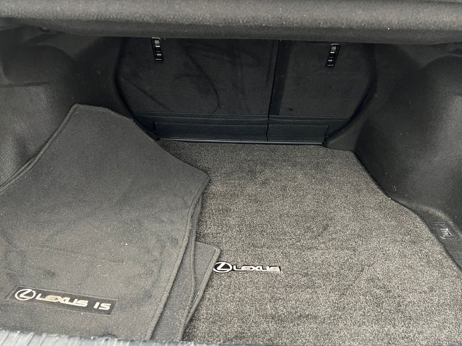 Thumbnail: 2019 Lexus IS - 6