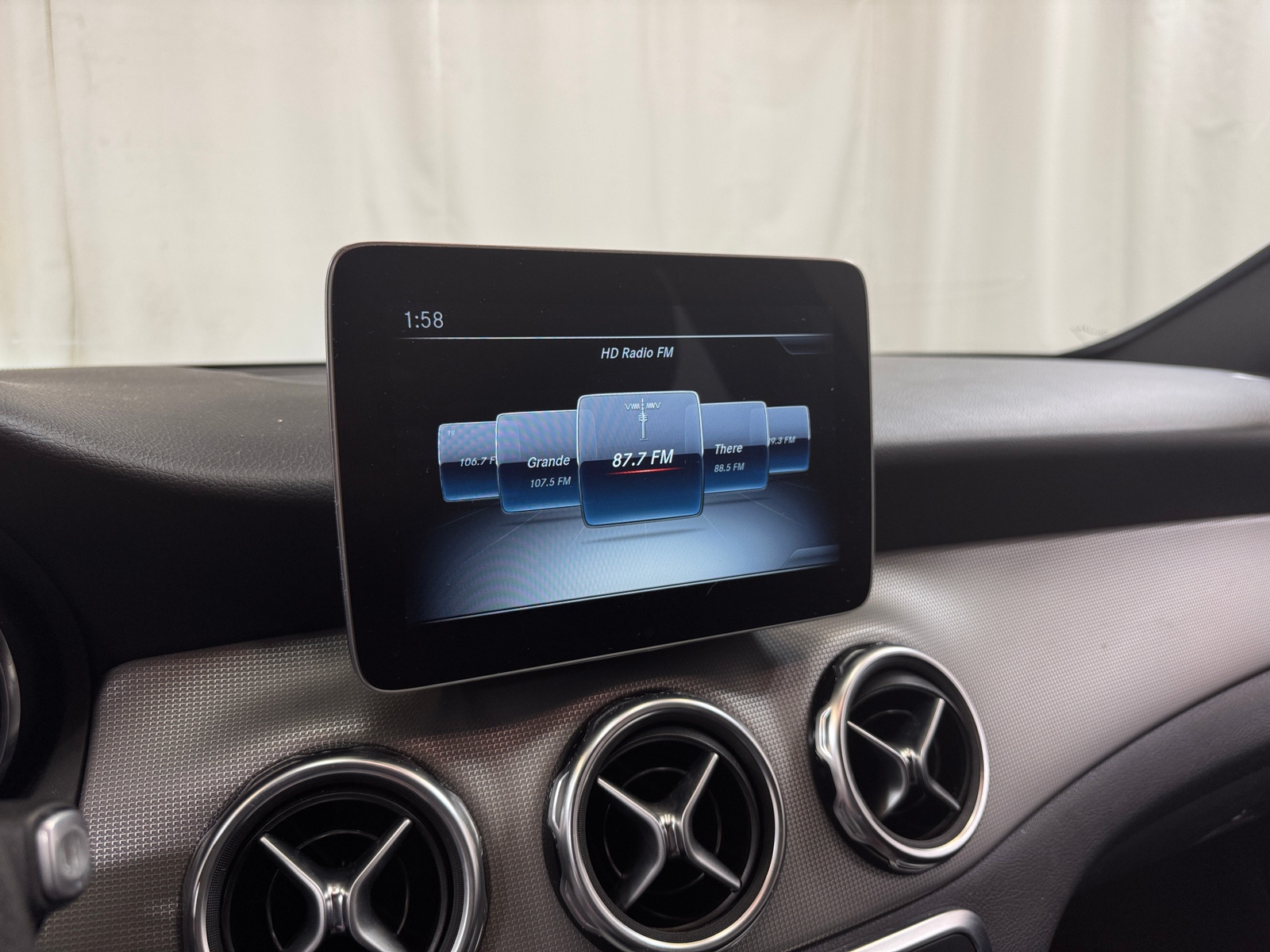 Thumbnail: 2020 Mercedes-Benz GLA - 3