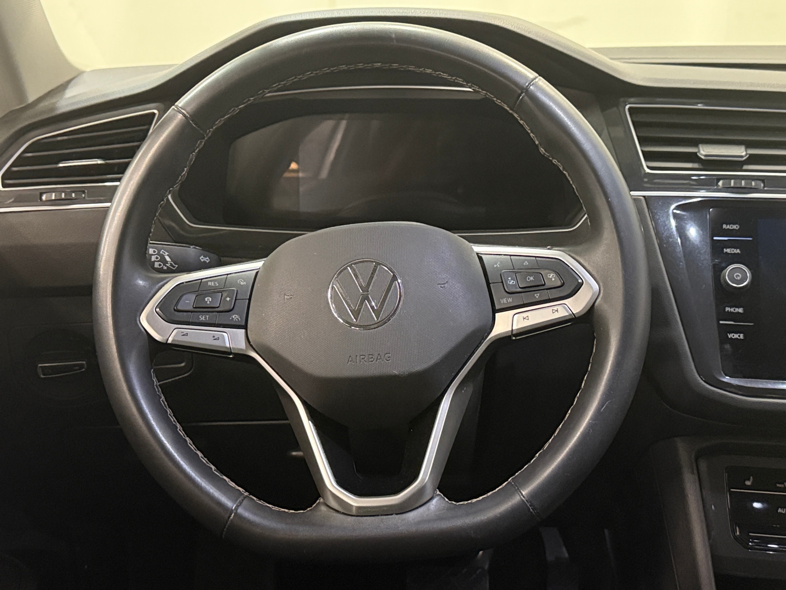 Thumbnail: 2024 Volkswagen Tiguan - 4