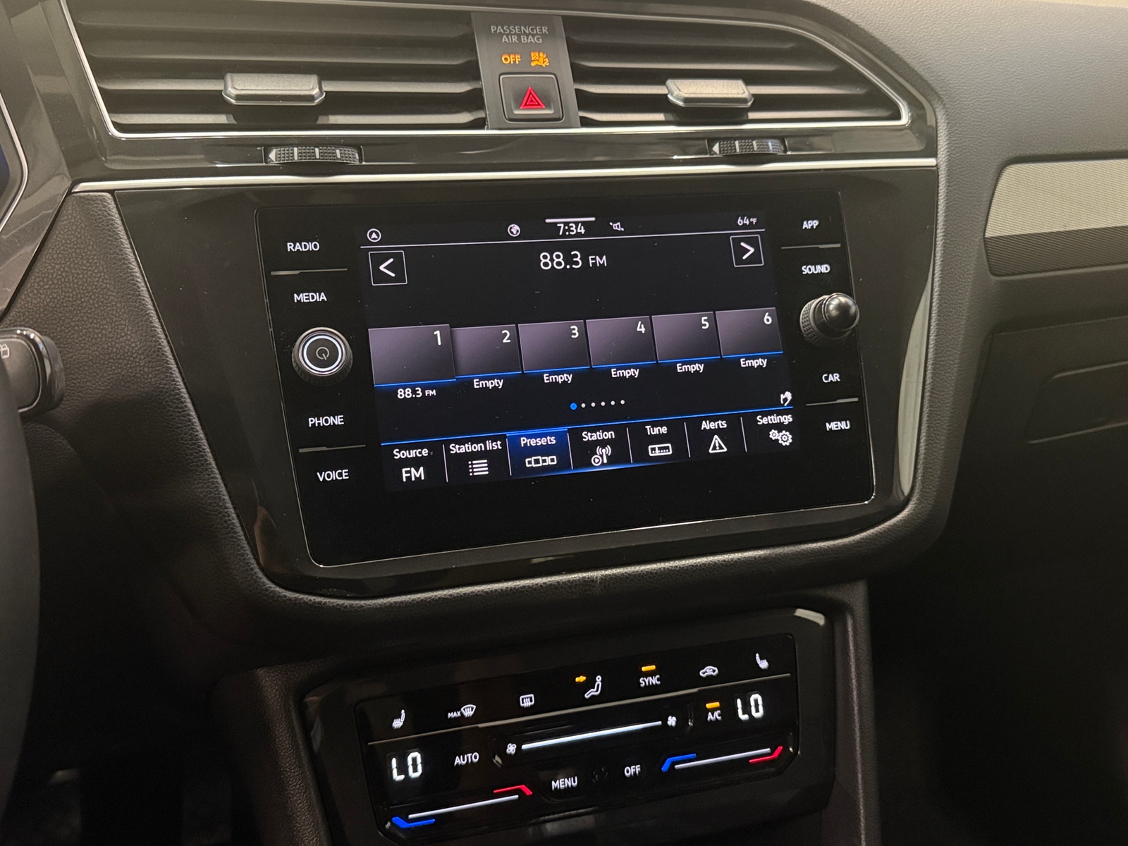 Thumbnail: 2024 Volkswagen Tiguan - 3