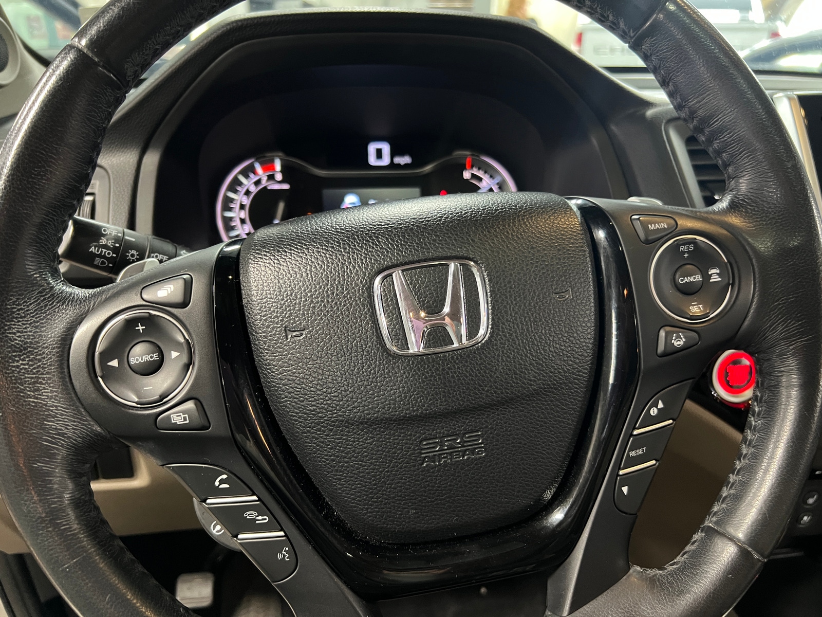 Thumbnail: 2017 Honda Pilot - 4