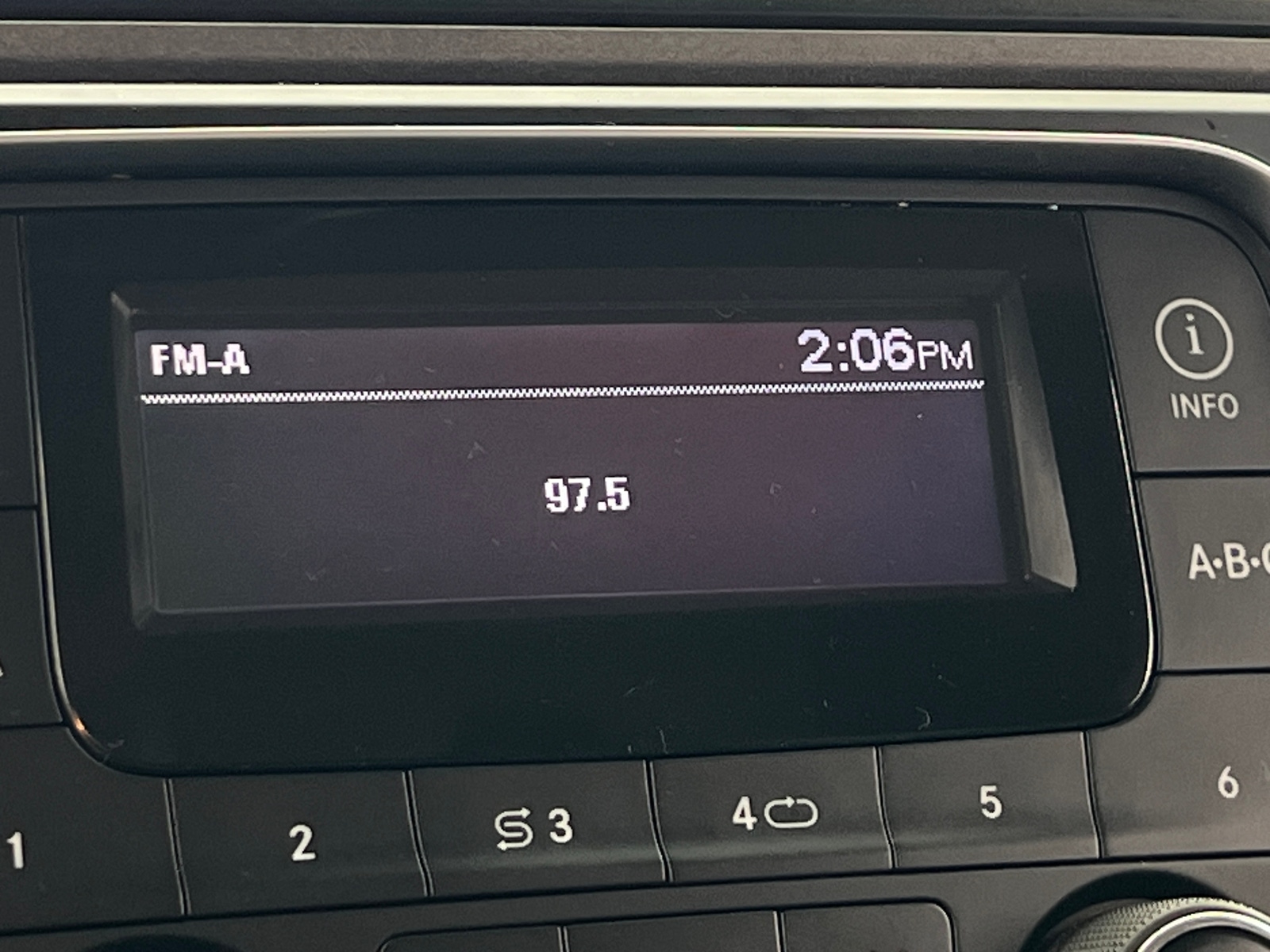 Thumbnail: 2019 RAM 1500 Classic - 3