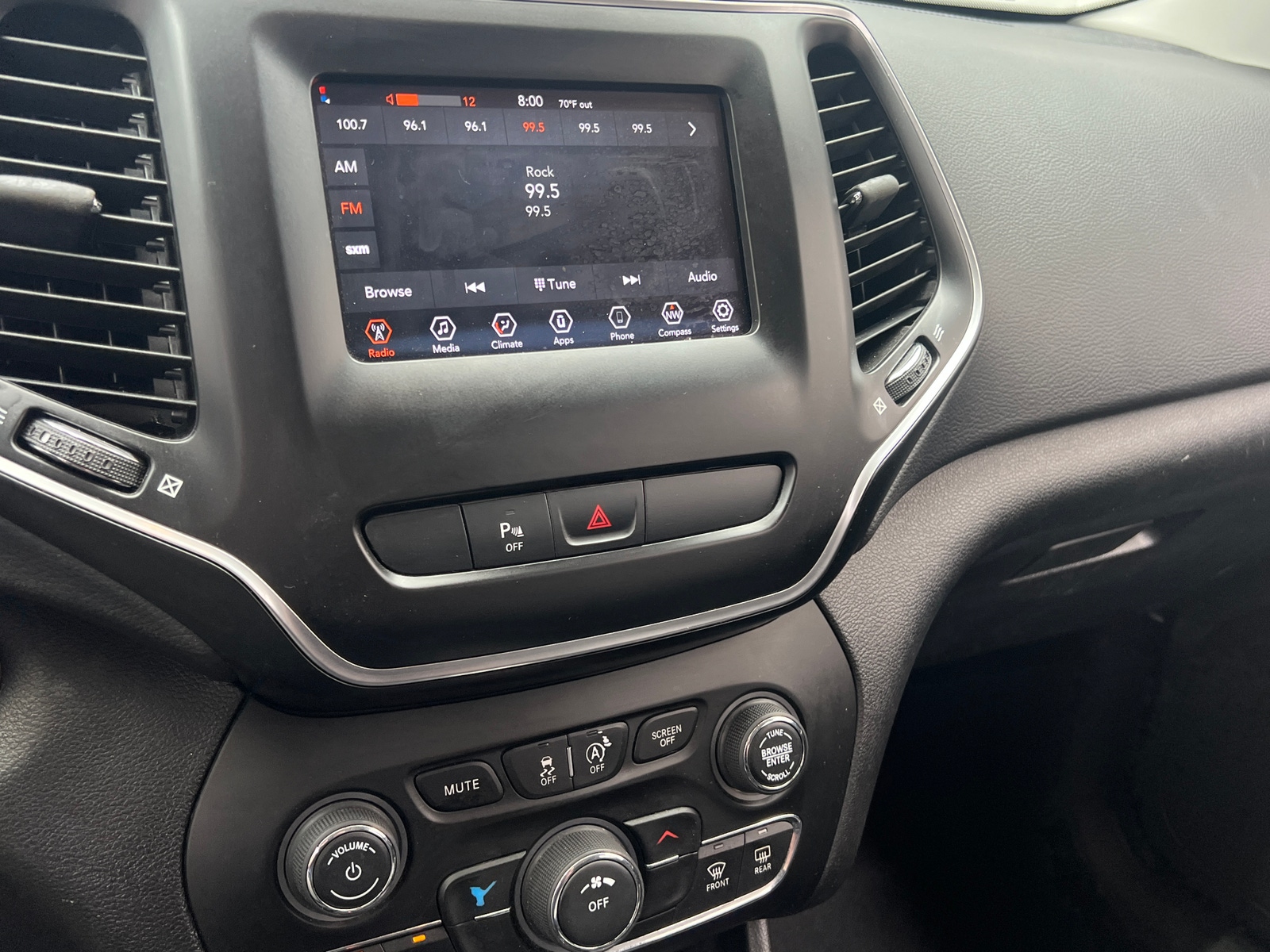 Thumbnail: 2019 Jeep Cherokee - 4