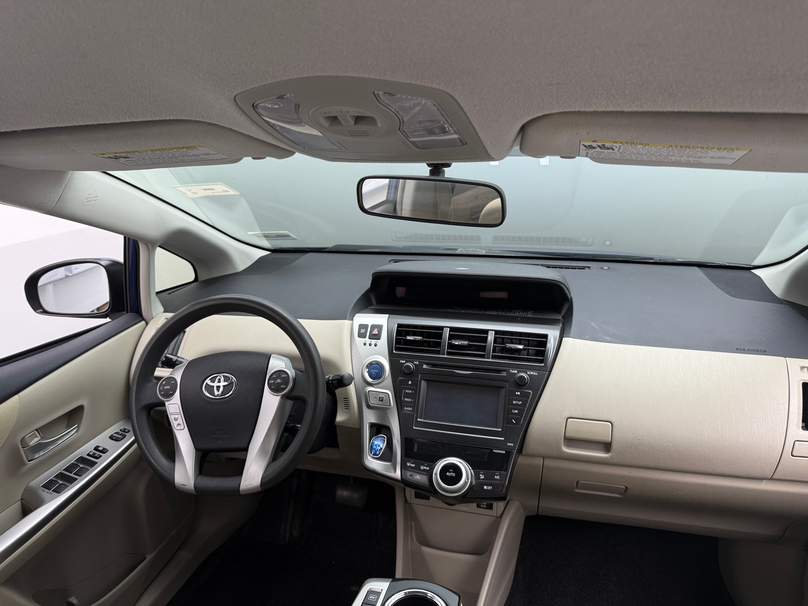 Thumbnail: 2013 Toyota Prius v - 3