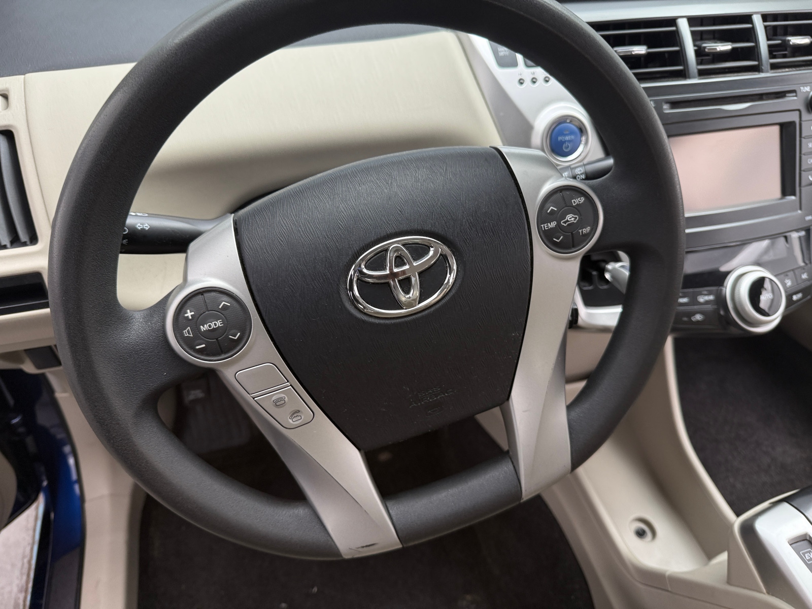 Thumbnail: 2013 Toyota Prius v - 5