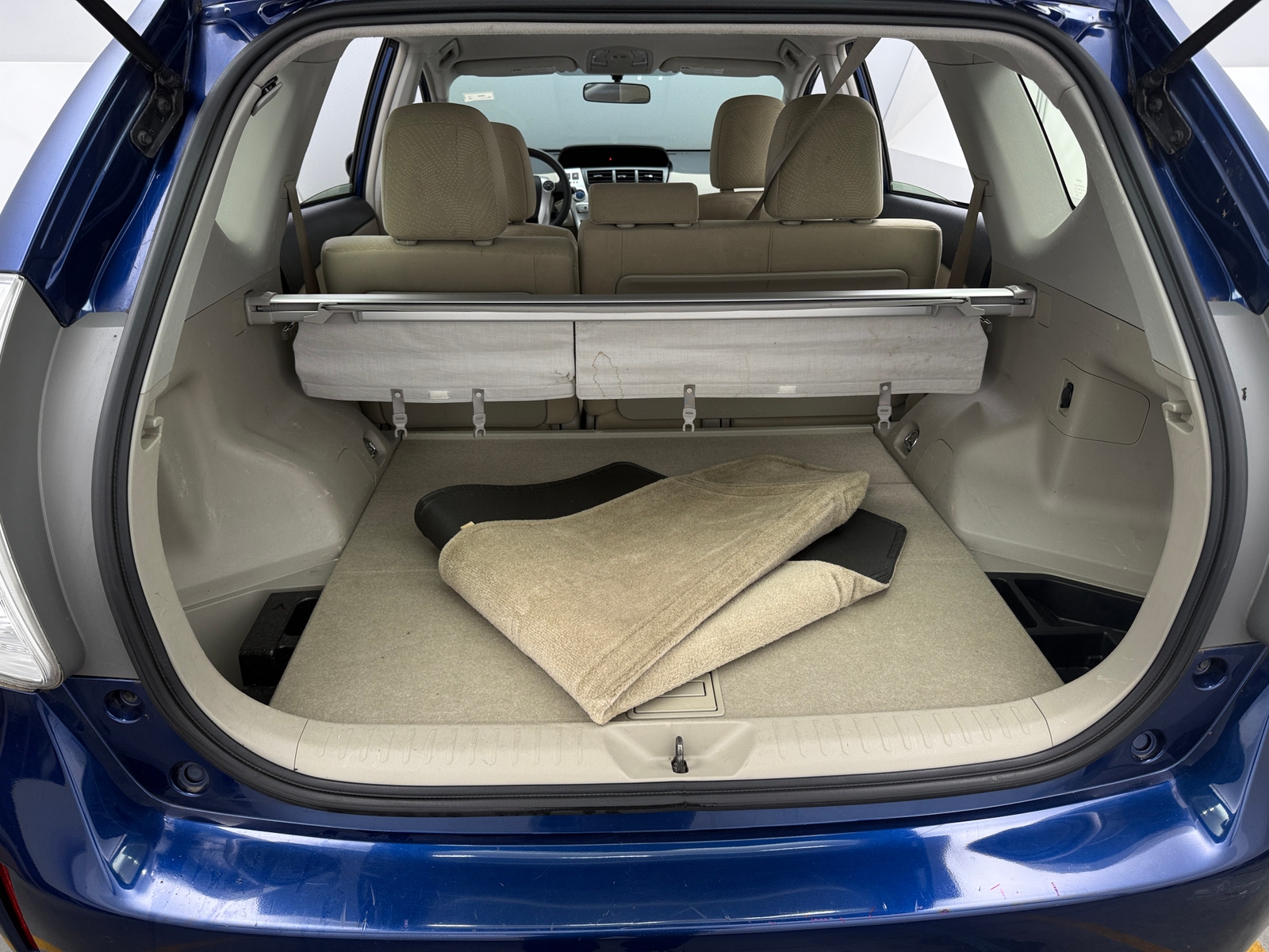 Thumbnail: 2013 Toyota Prius v - 7