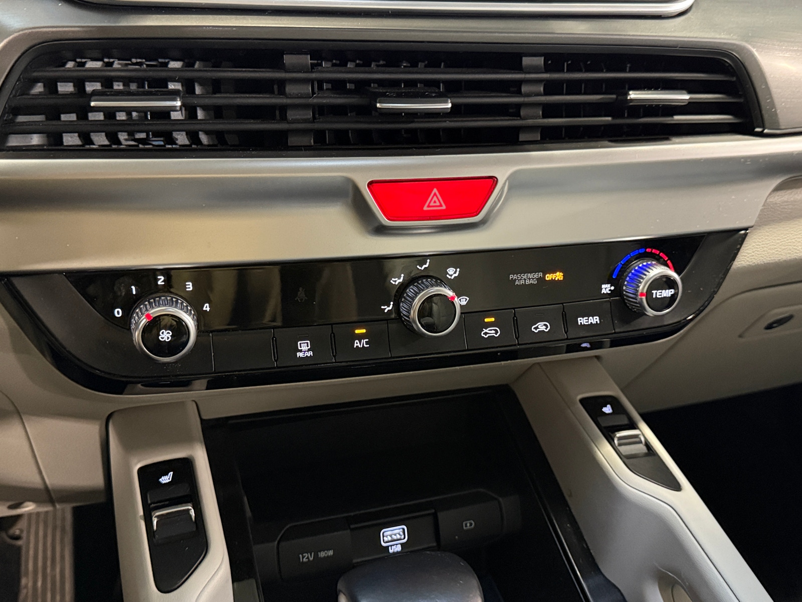 Thumbnail: 2020 Kia Telluride - 3