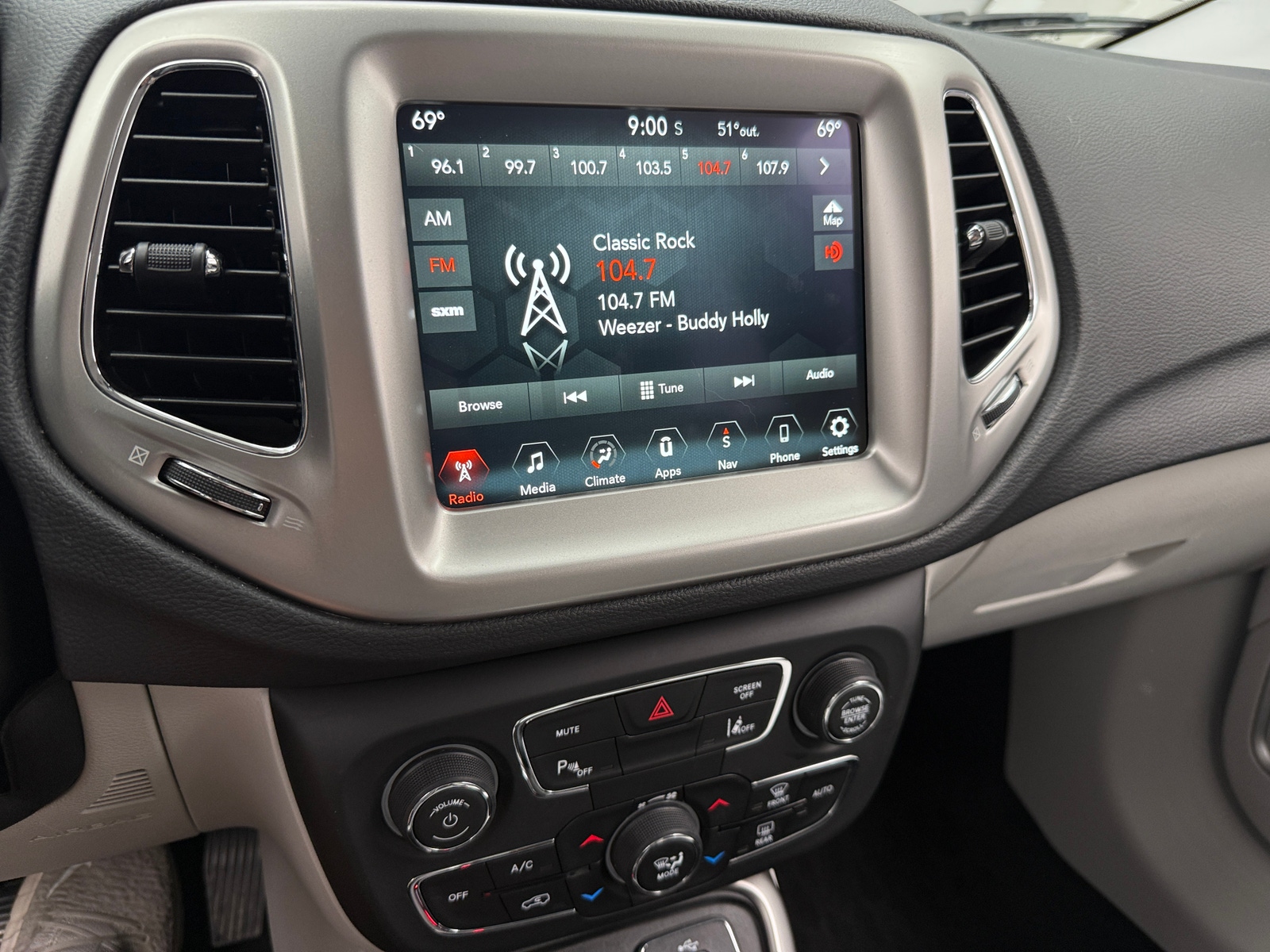 Thumbnail: 2018 Jeep Compass - 4