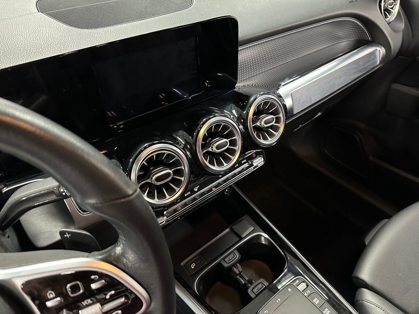 Thumbnail: 2021 Mercedes-Benz GLB - 3