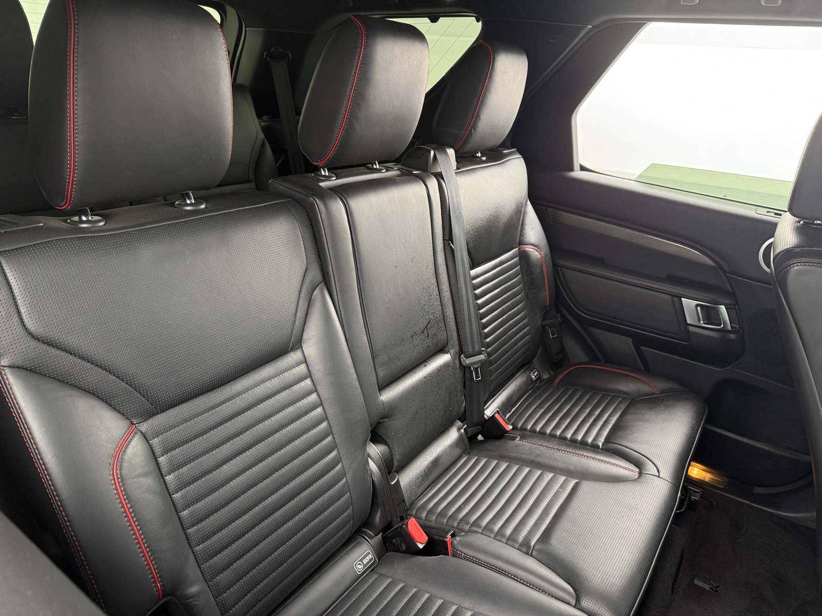 Thumbnail: 2020 Land Rover Discovery - 5