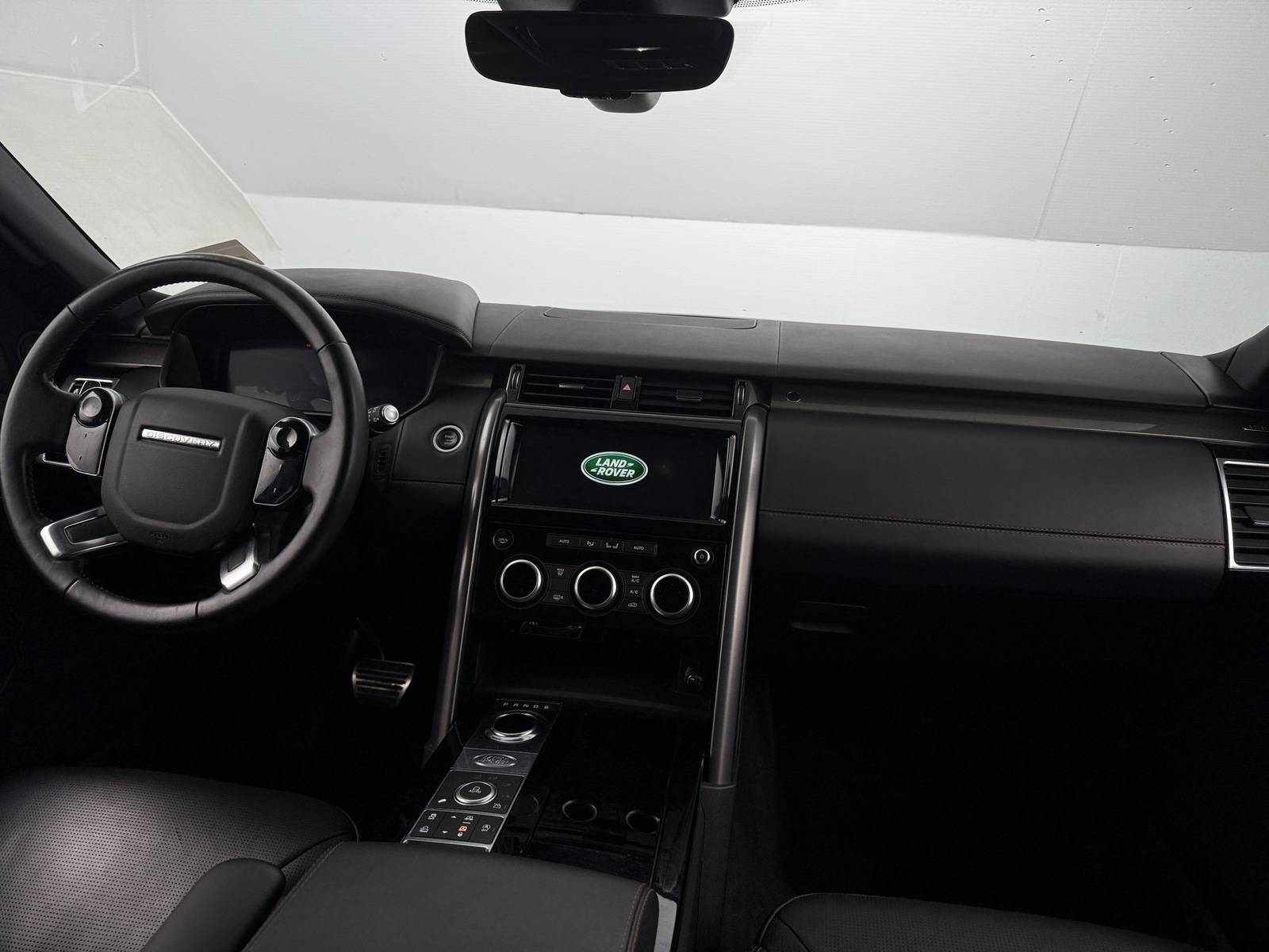 Thumbnail: 2020 Land Rover Discovery - 2