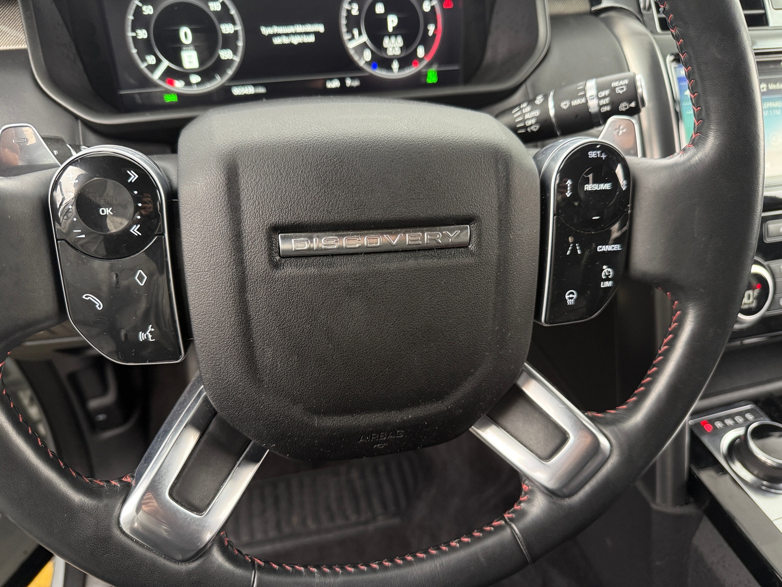 Thumbnail: 2020 Land Rover Discovery - 4