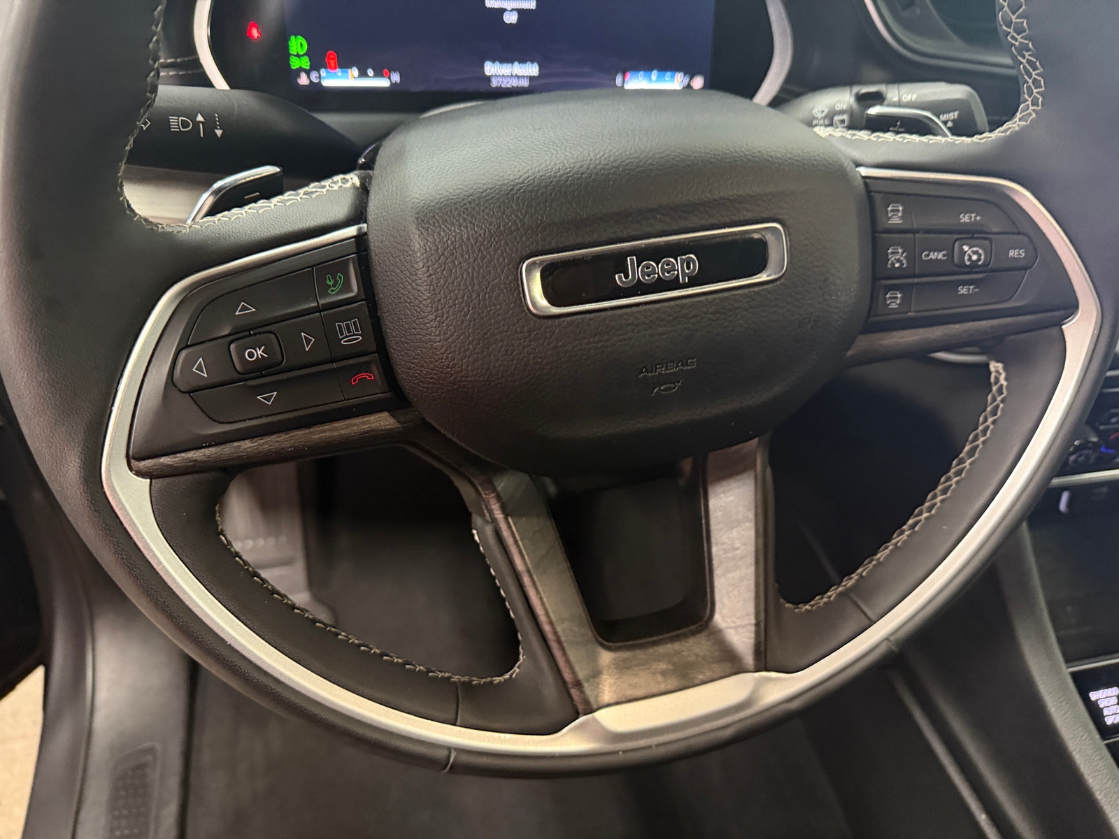 Thumbnail: 2024 Jeep Grand Cherokee L - 4