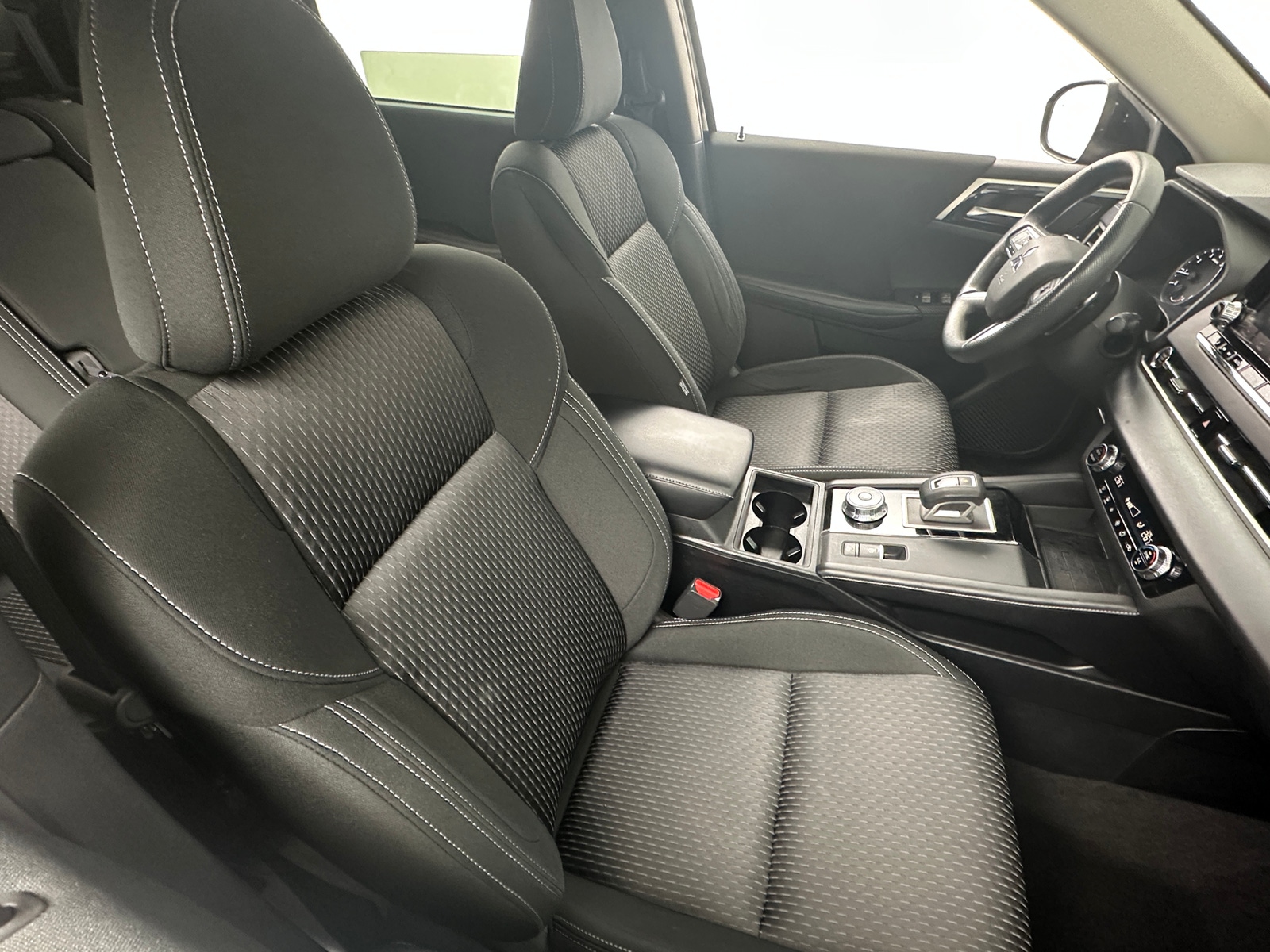 Thumbnail: 2022 Mitsubishi Outlander - 2