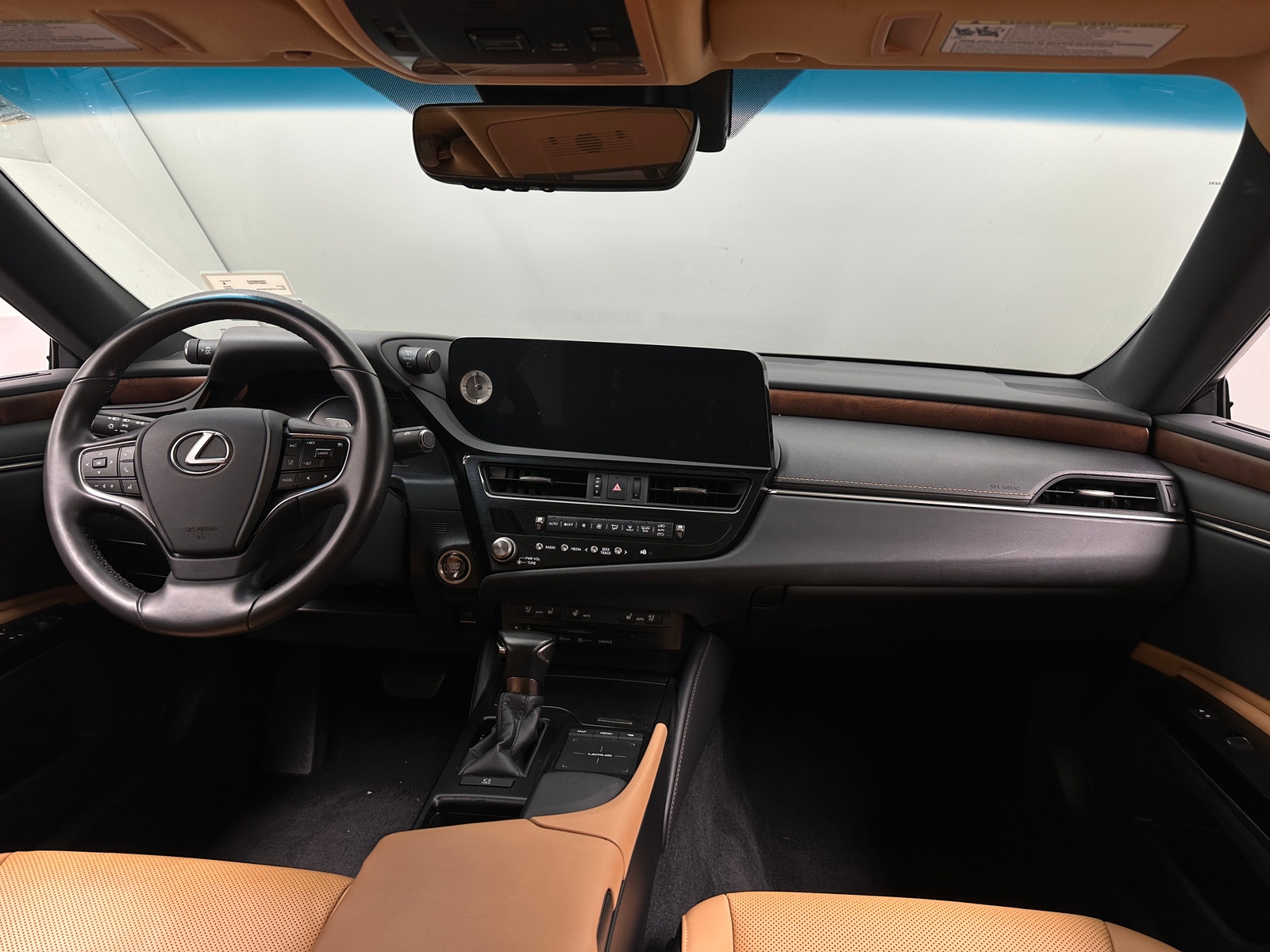 Thumbnail: 2022 Lexus ES - 2