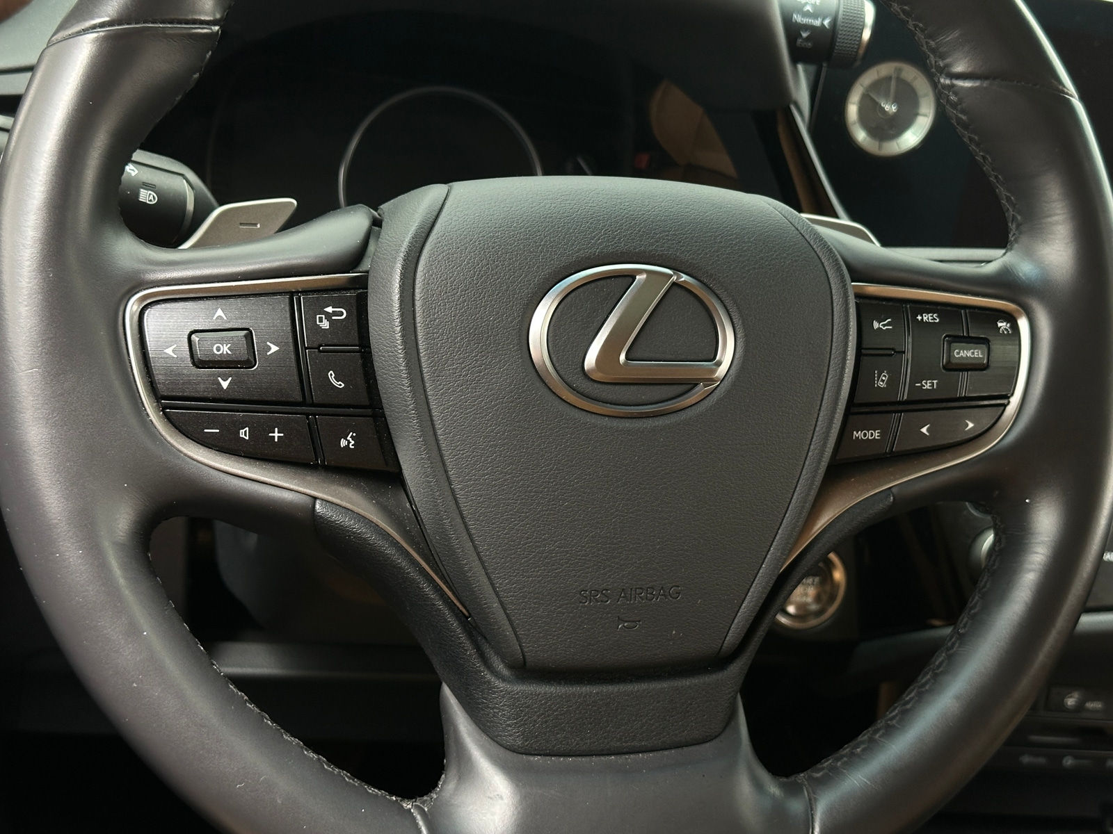 Thumbnail: 2022 Lexus ES - 4