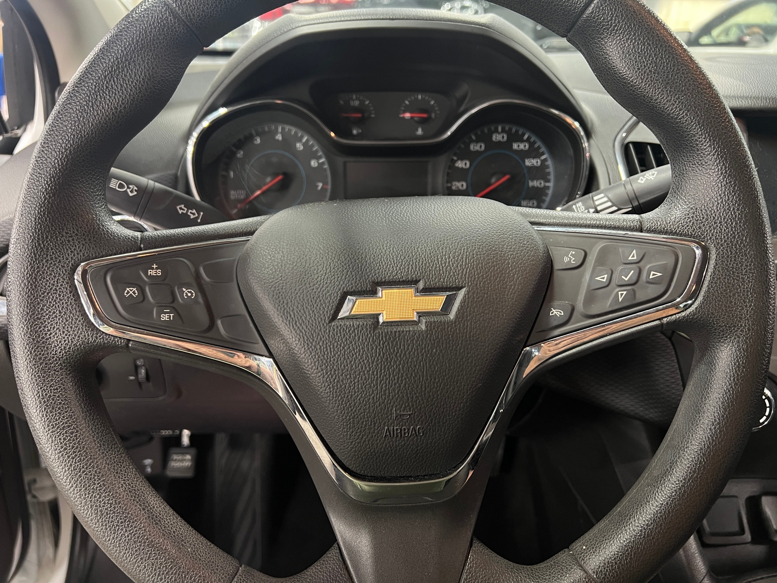 Thumbnail: 2018 Chevrolet Cruze - 5