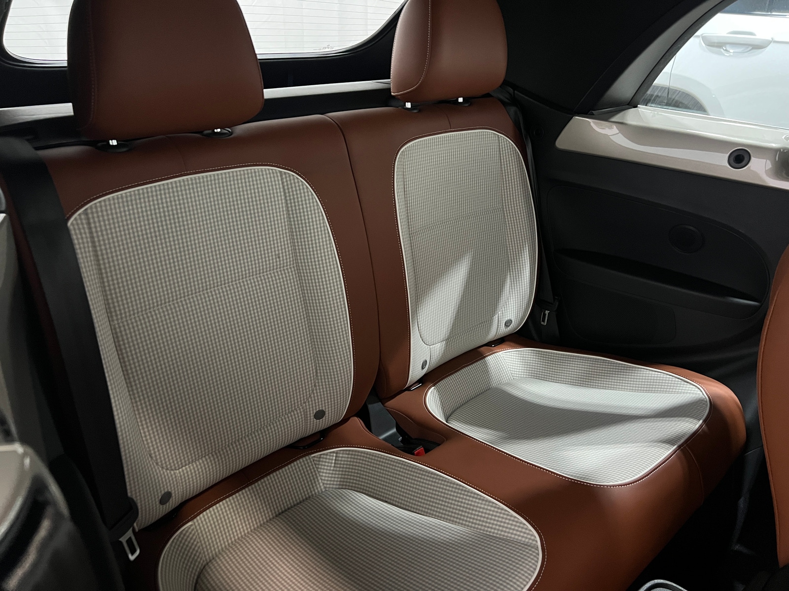 Thumbnail: 2015 Volkswagen Beetle - 5