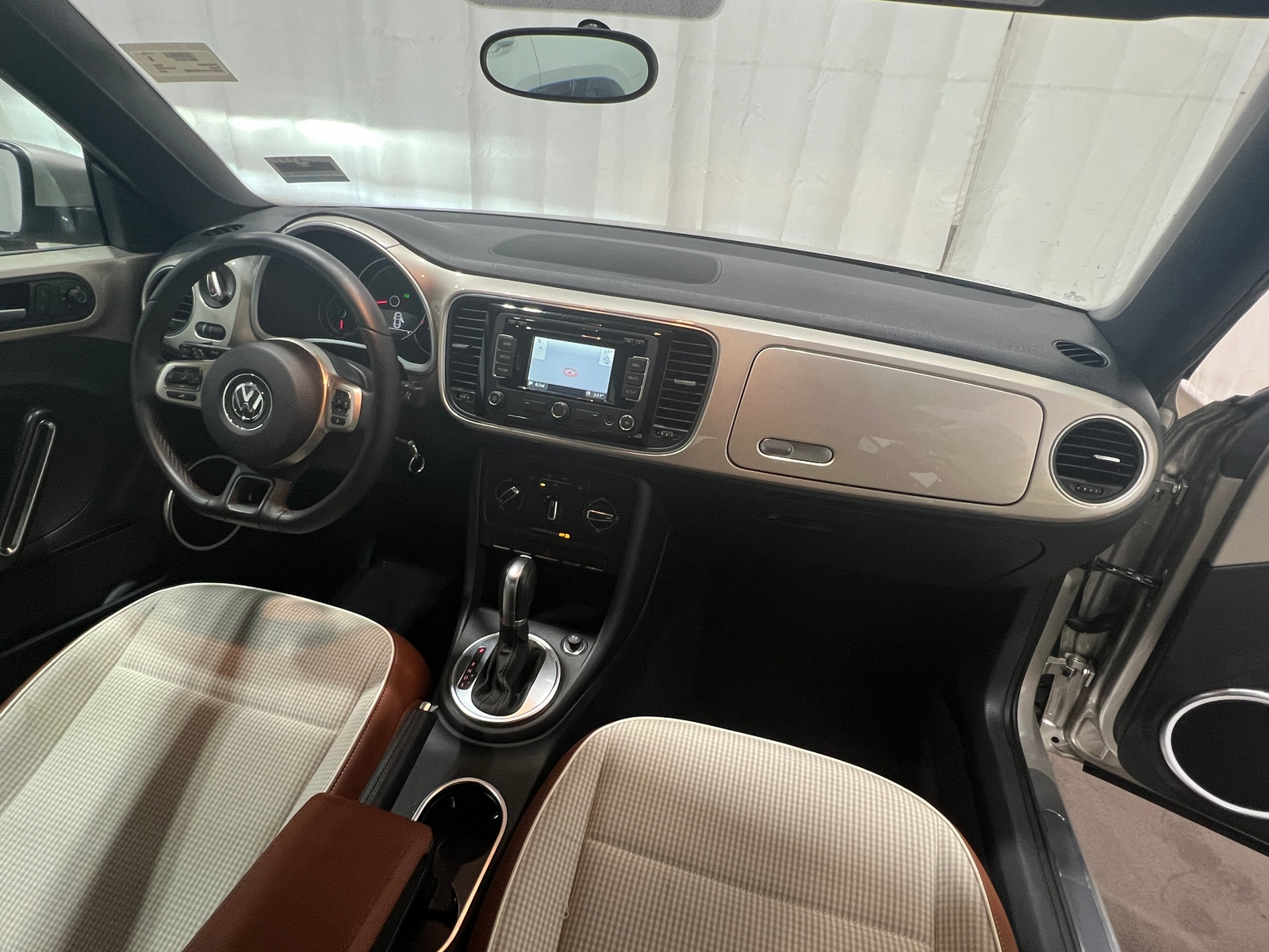 Thumbnail: 2015 Volkswagen Beetle - 2