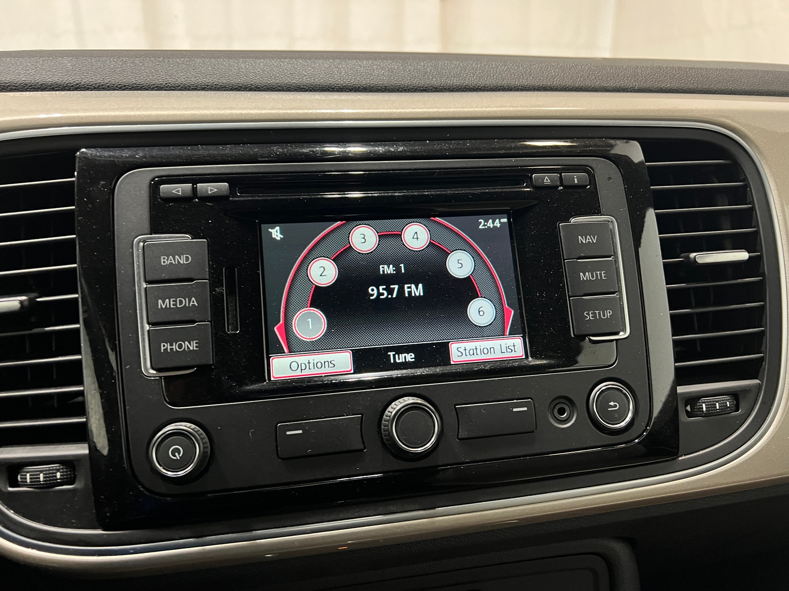 Thumbnail: 2015 Volkswagen Beetle - 3