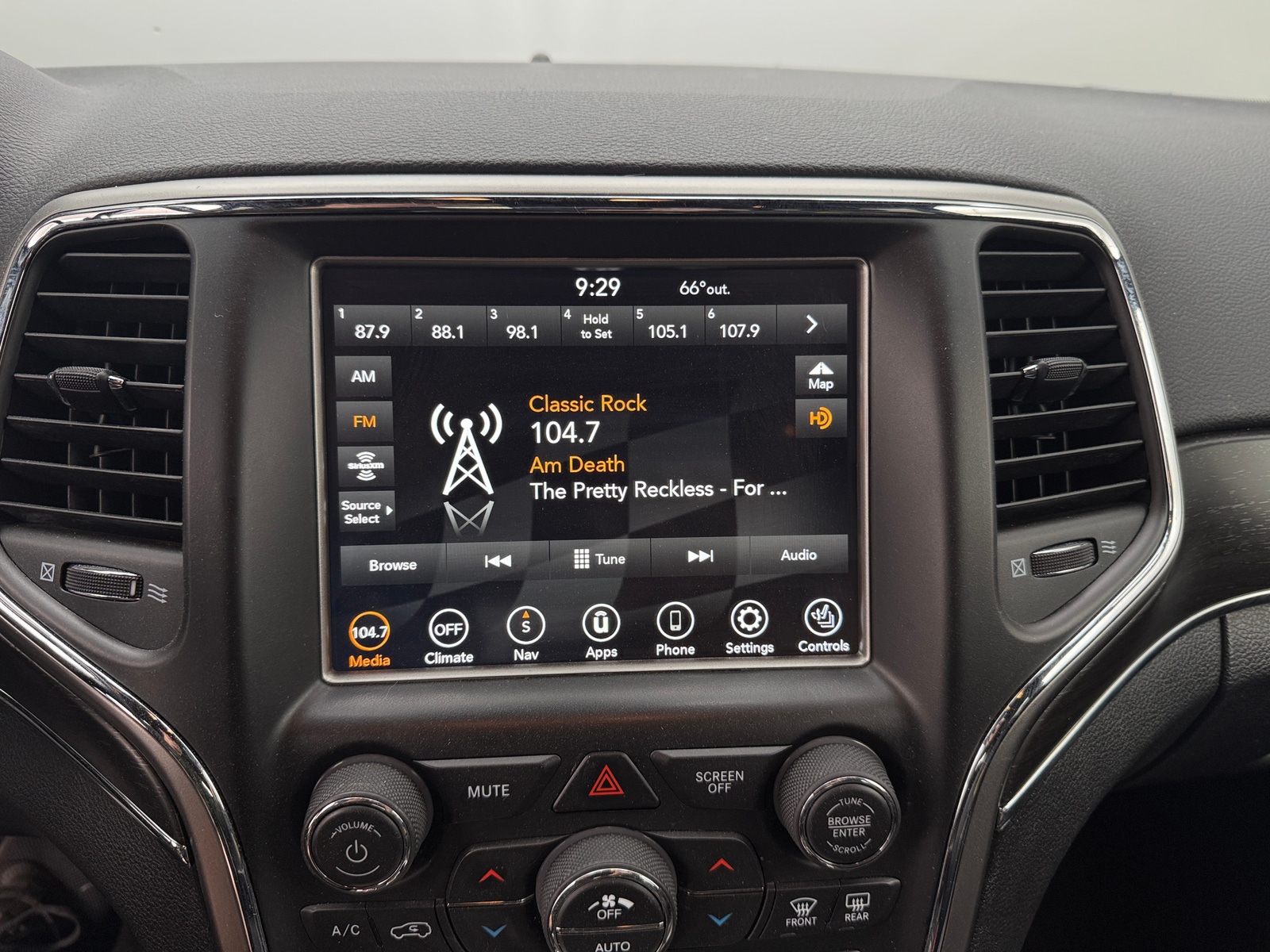 Thumbnail: 2018 Jeep Grand Cherokee - 3