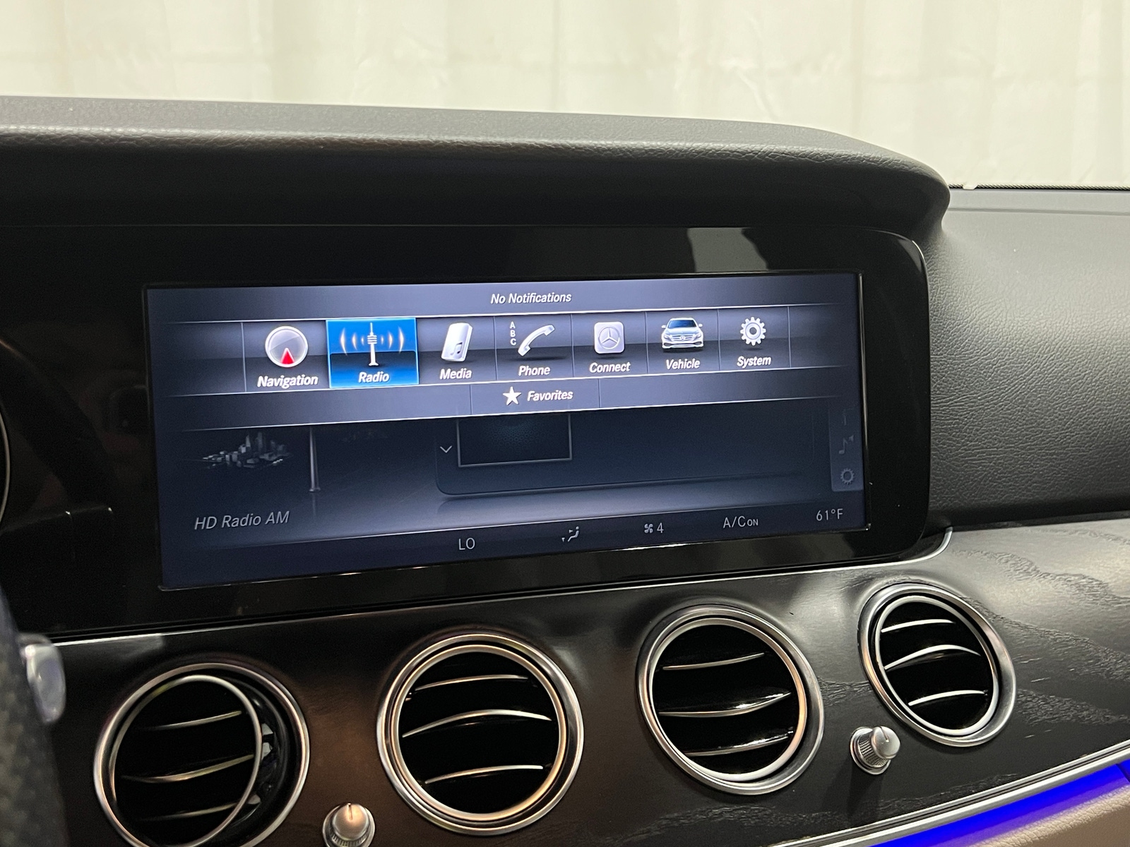 Thumbnail: 2017 Mercedes-Benz E-Class - 3
