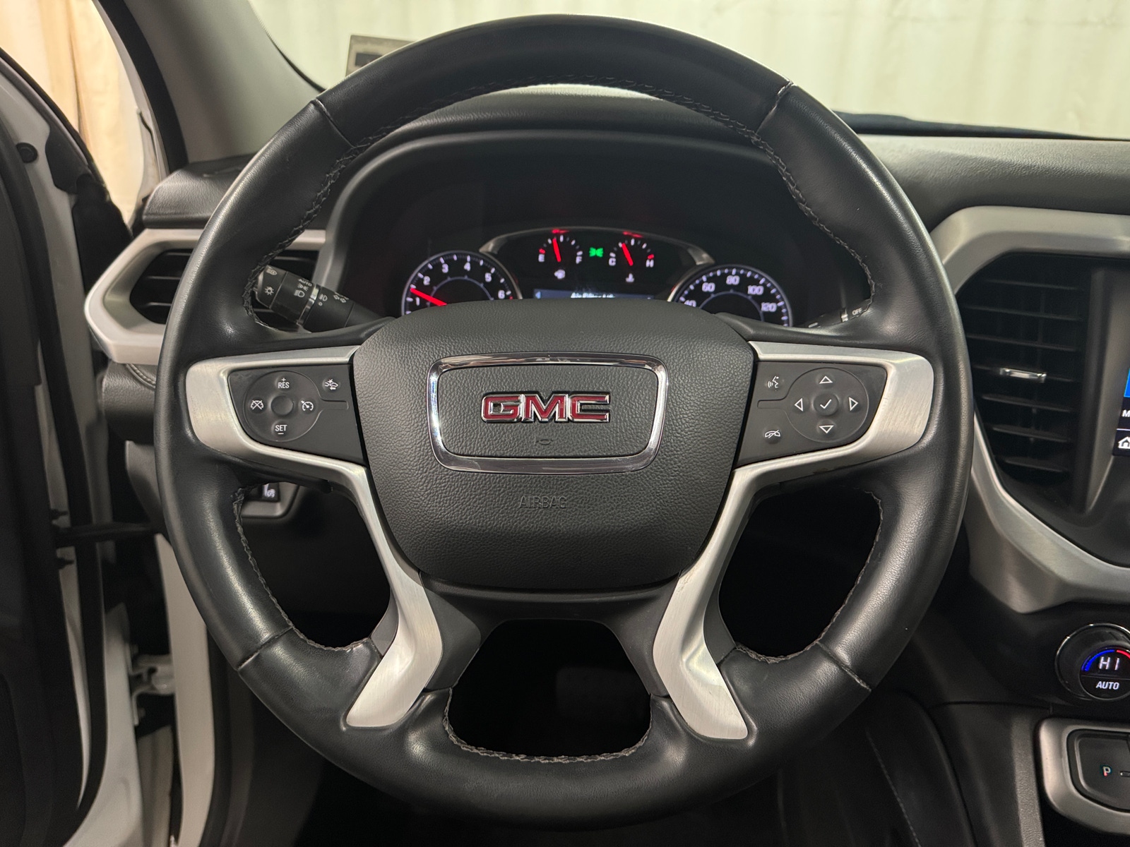 Thumbnail: 2023 GMC Acadia - 4