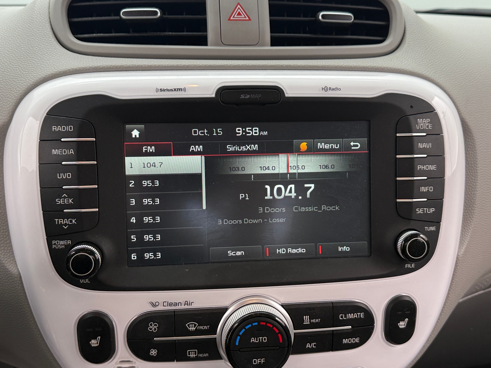 Thumbnail: 2017 Kia Soul EV - 4