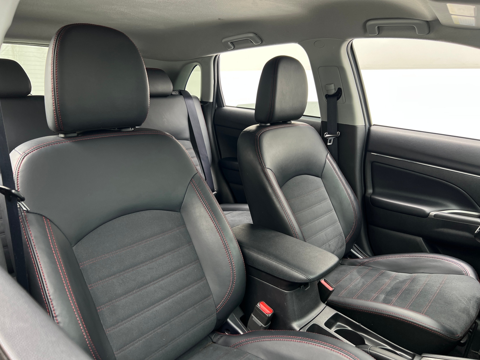 Thumbnail: 2024 Mitsubishi Outlander Sport - 2