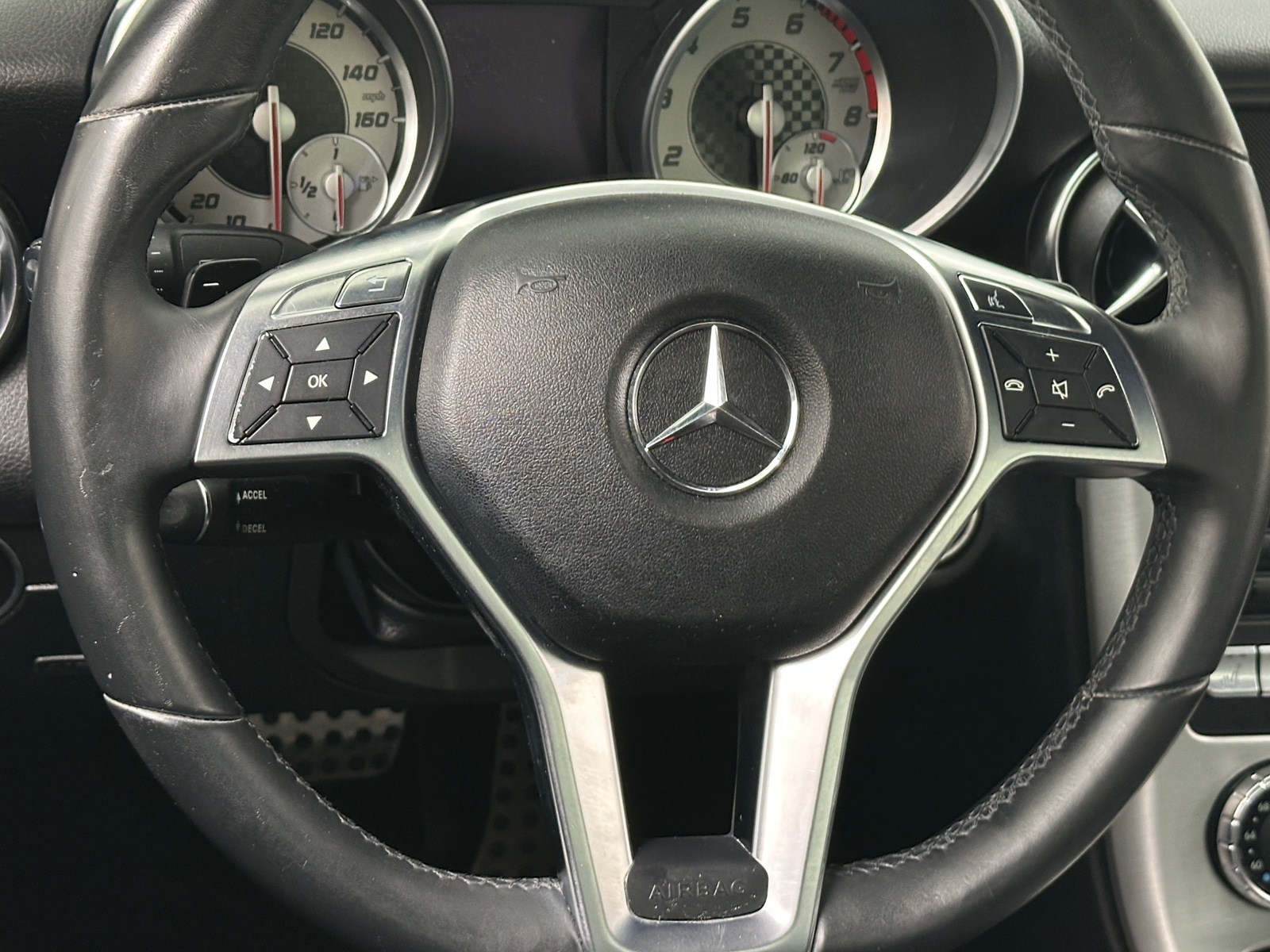 Thumbnail: 2013 Mercedes-Benz SLK - 4