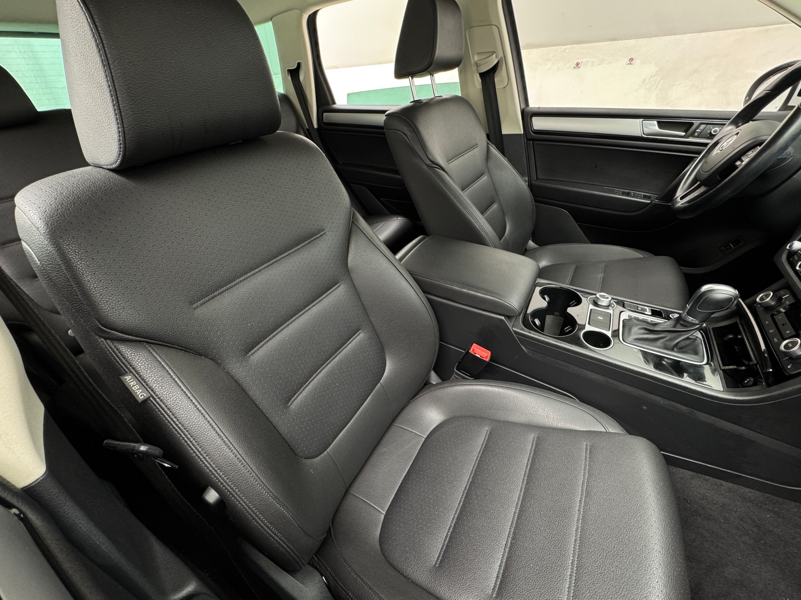 Thumbnail: 2015 Volkswagen Touareg - 2