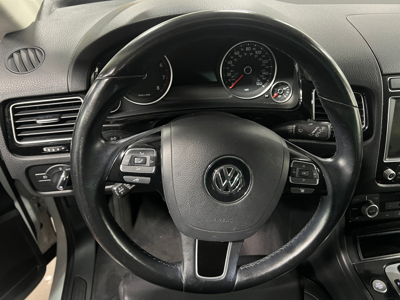 Thumbnail: 2015 Volkswagen Touareg - 5