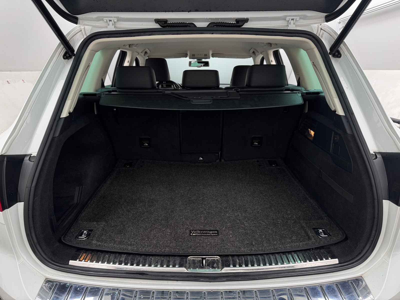 Thumbnail: 2015 Volkswagen Touareg - 7