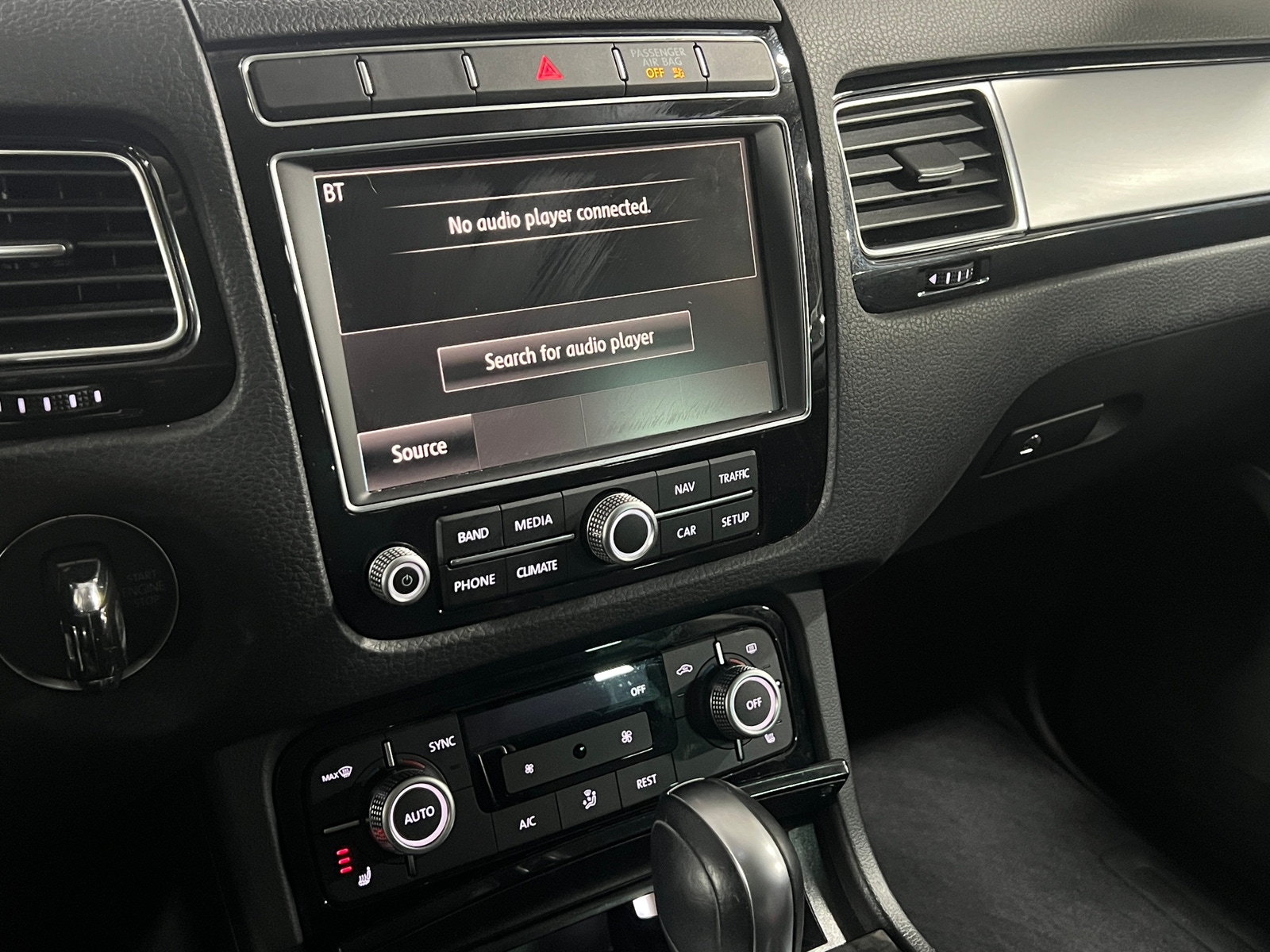 Thumbnail: 2015 Volkswagen Touareg - 4