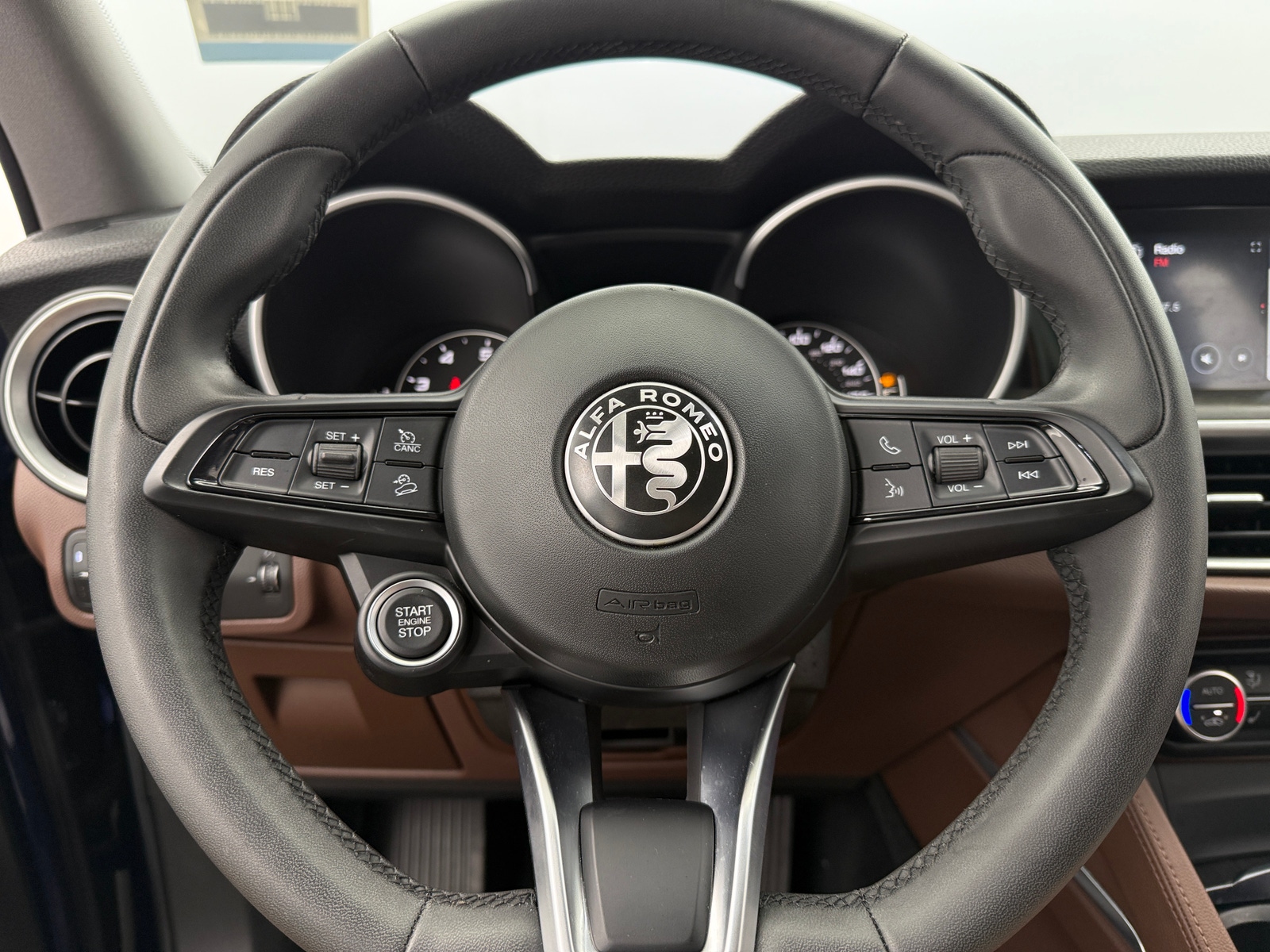 Thumbnail: 2021 Alfa Romeo Stelvio - 4