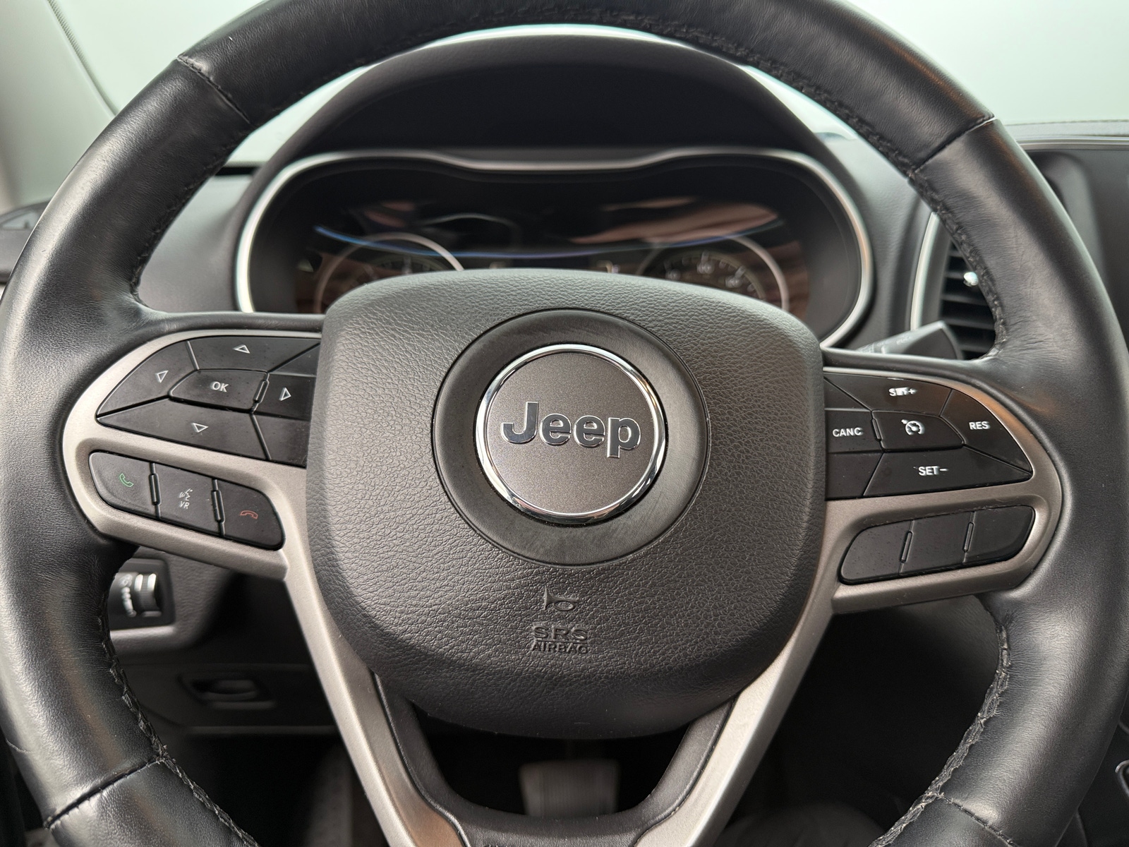 Thumbnail: 2019 Jeep Cherokee - 5