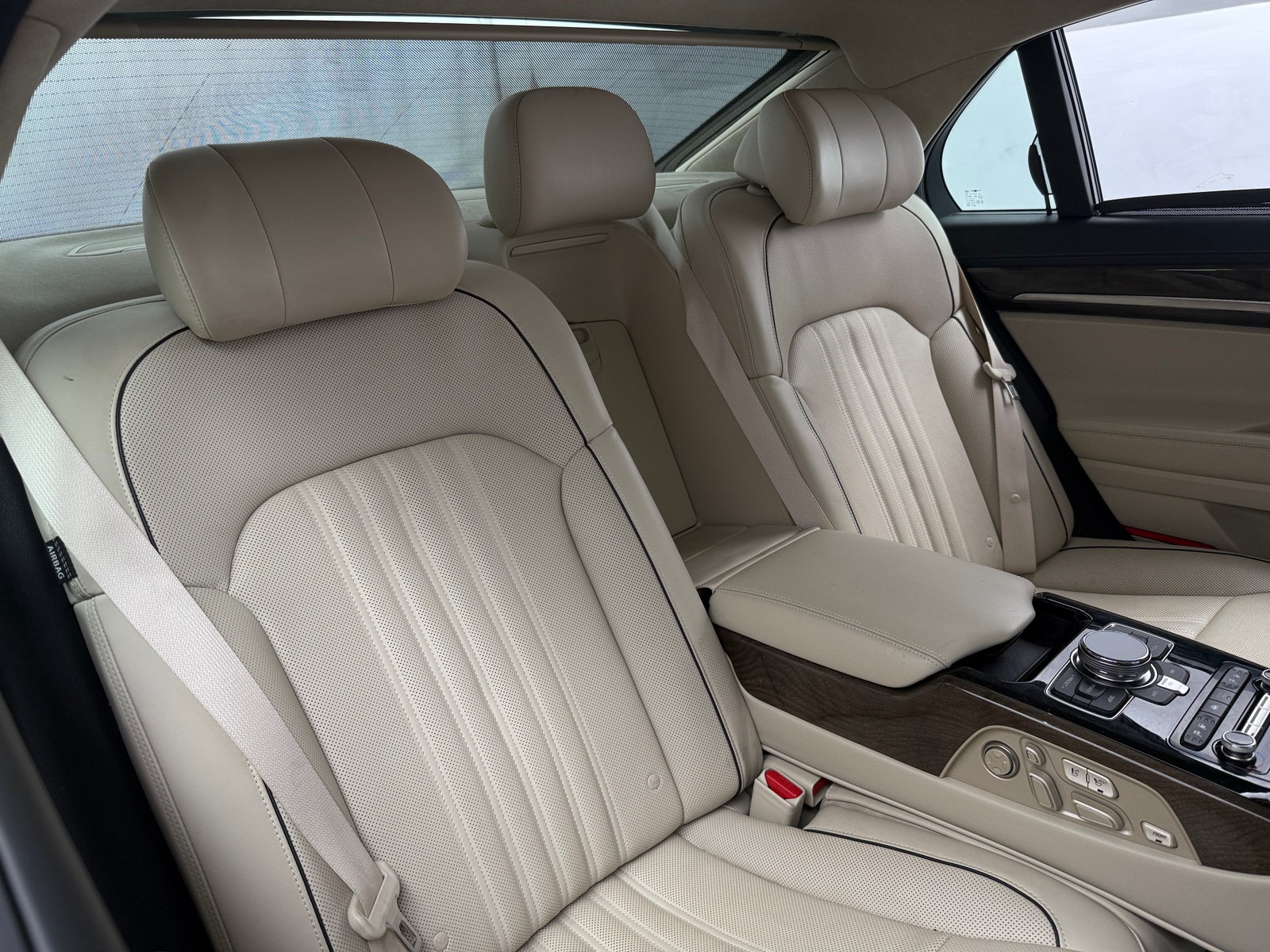 Thumbnail: 2017 Genesis G90 - 5