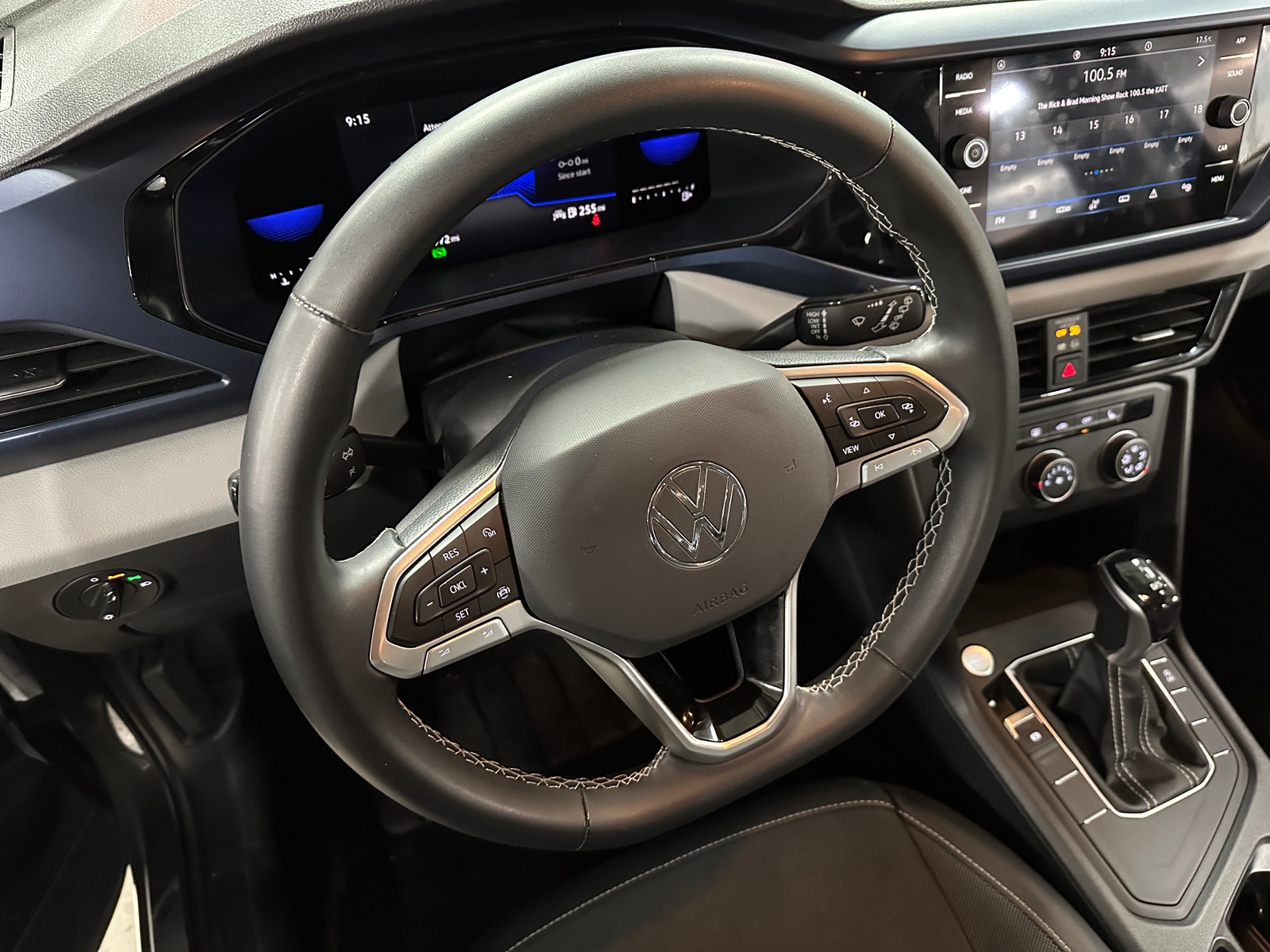 Thumbnail: 2022 Volkswagen Taos - 4