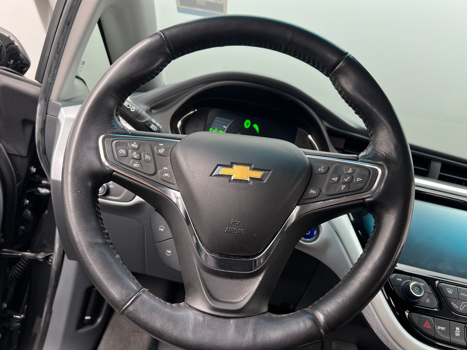Thumbnail: 2019 Chevrolet Bolt EV - 5